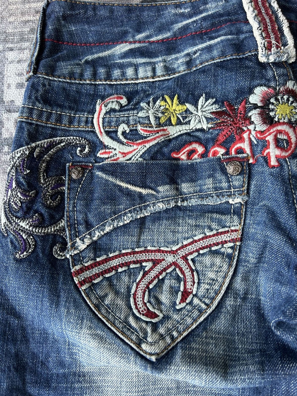 Ed Hardy Red Pepper Flower Bootcut Jeans Size 30" / US 8 / IT 44 - 6 Thumbnail