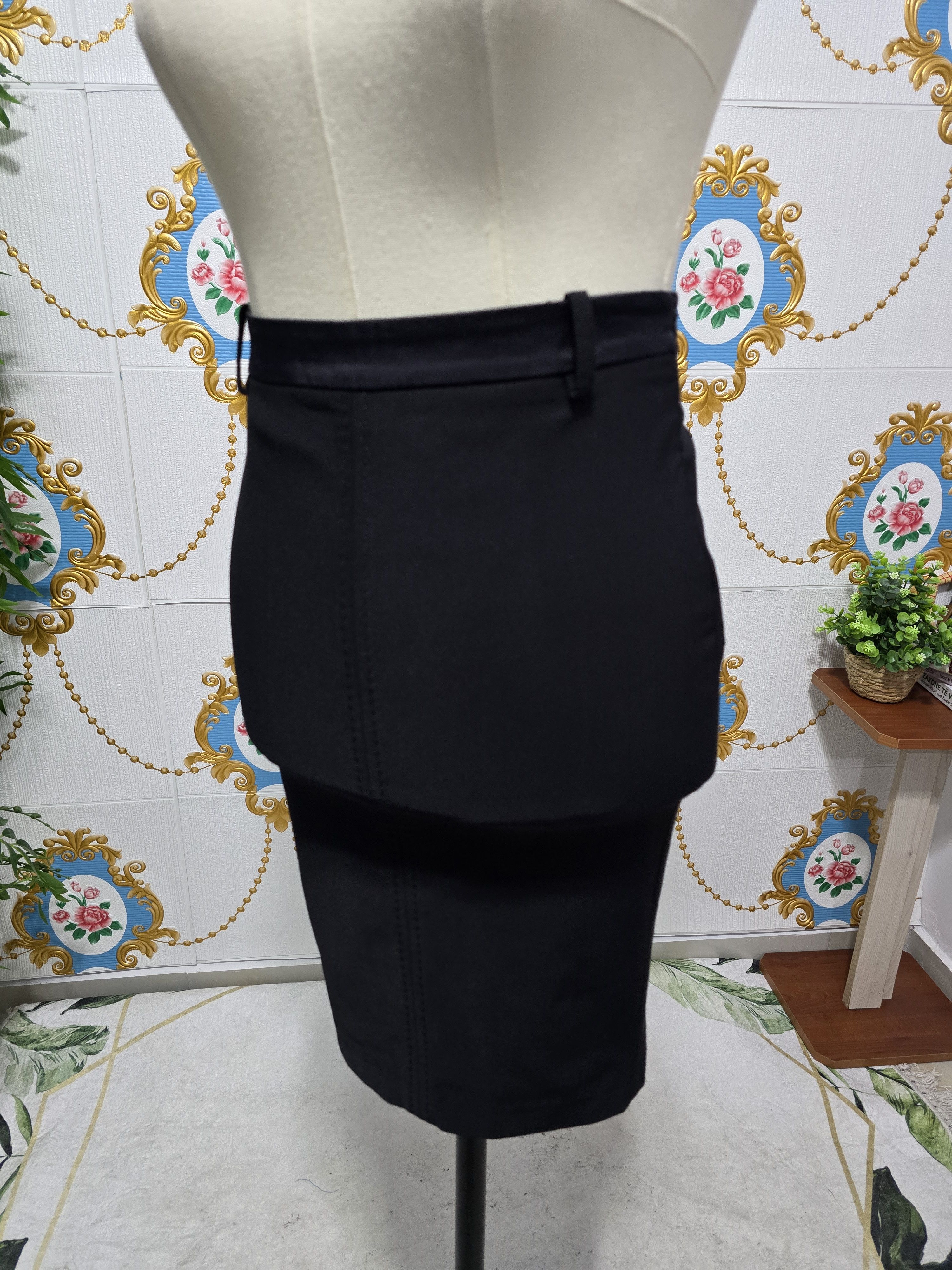 Elisabetta Franchi ELISABETTA FRANCHI skirt women Like new Size 27" / US 4 / IT 40 - 6 Thumbnail