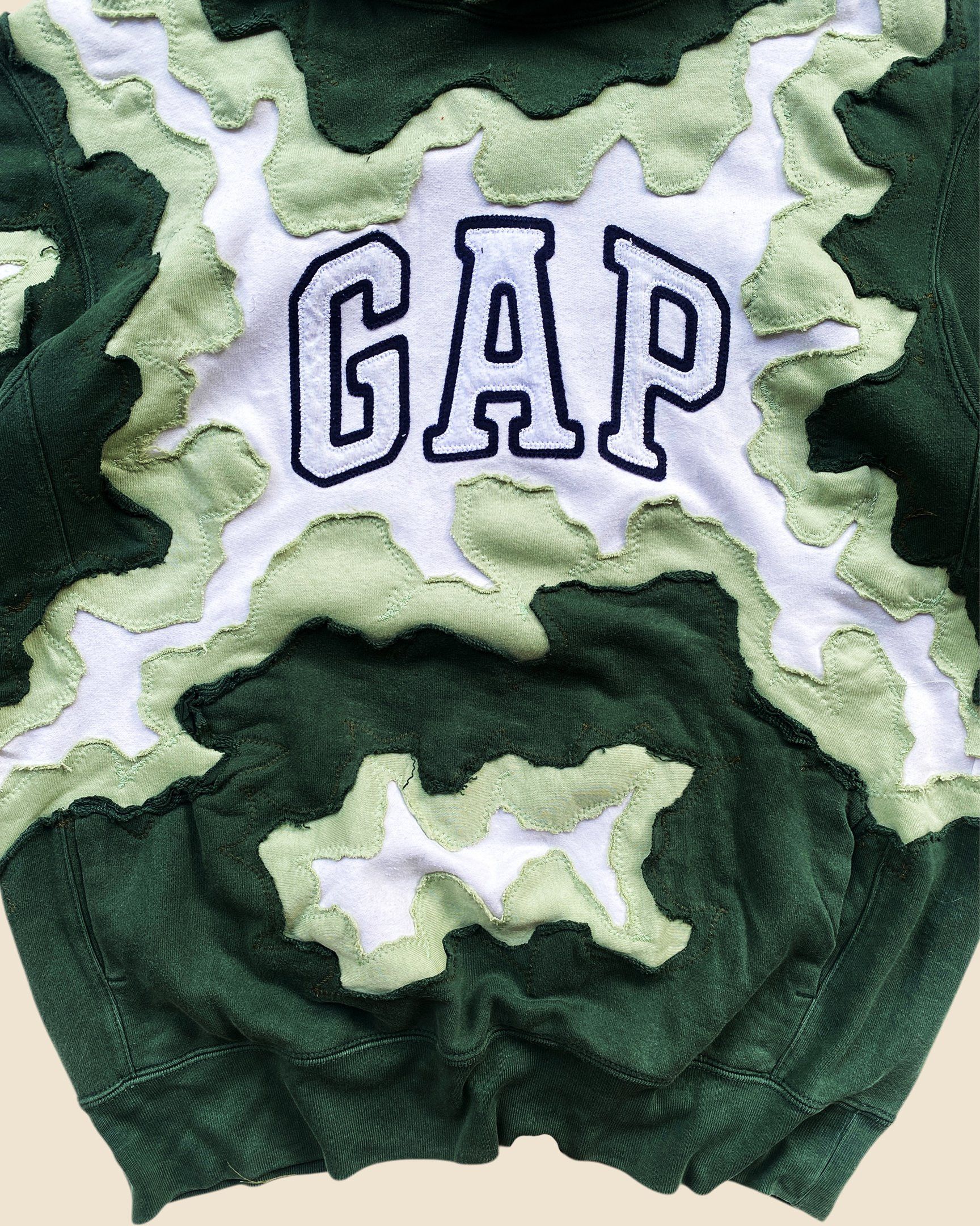 Gap × Handmade 1 OF 1 REWORKED GAP CRACKY GREEN GRADATION HOODIE SIZE L Size US L / EU 52-54 / 3 - 2 Thumbnail