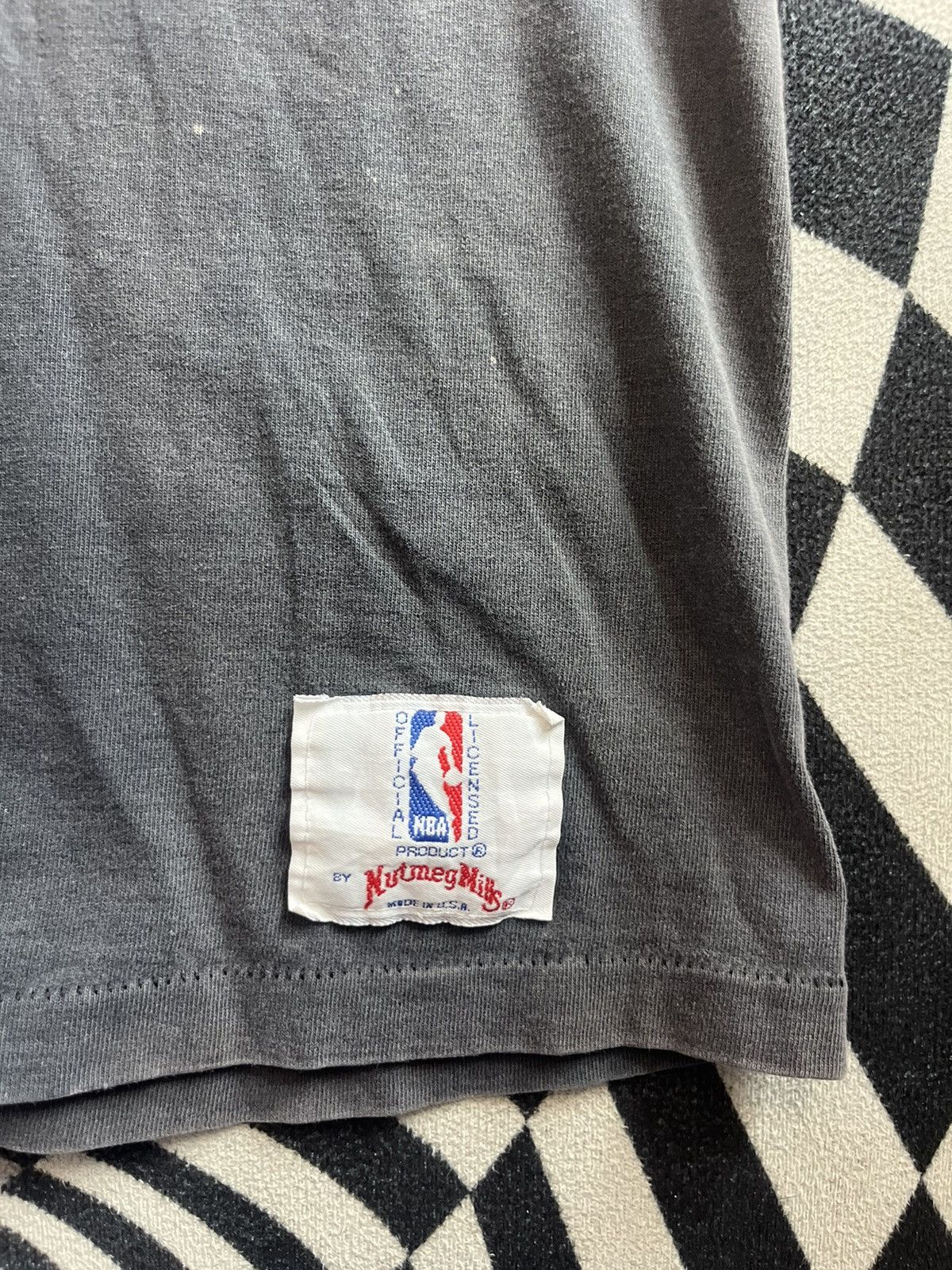 NBA Vibtage MIAMI HEAT 1989 Nutmeg Mille NBA Team Logo Tshirt Size US L / EU 52-54 / 3 - 7 Thumbnail