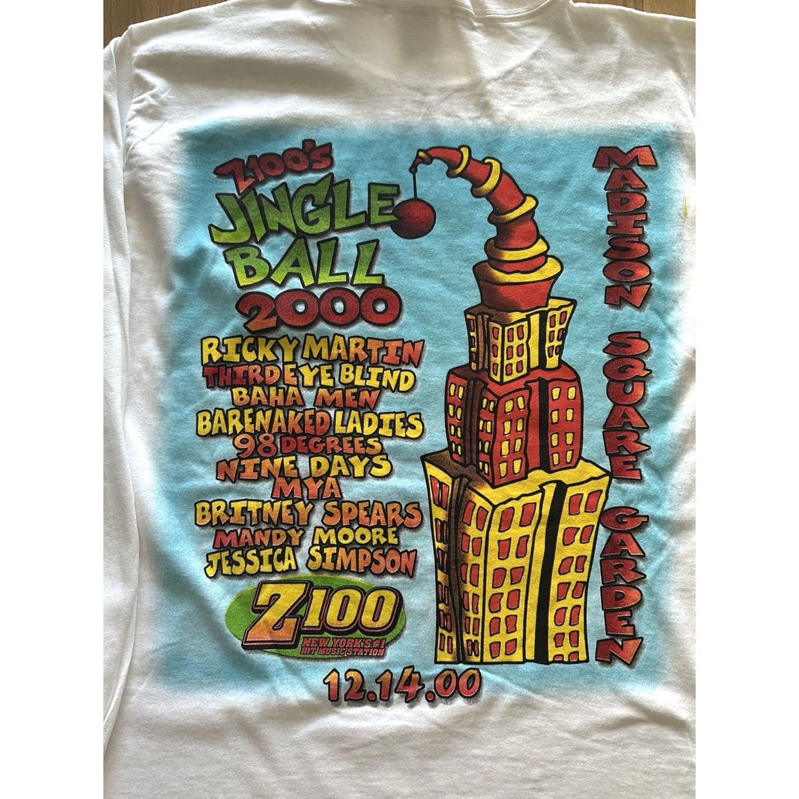 Gildan VINTAGE Z100 Jingle Ball Tee Madison Square Garden Longsleeve NYC Gildan M NWOT Size US M / EU 48-50 / 2 - 7 Thumbnail