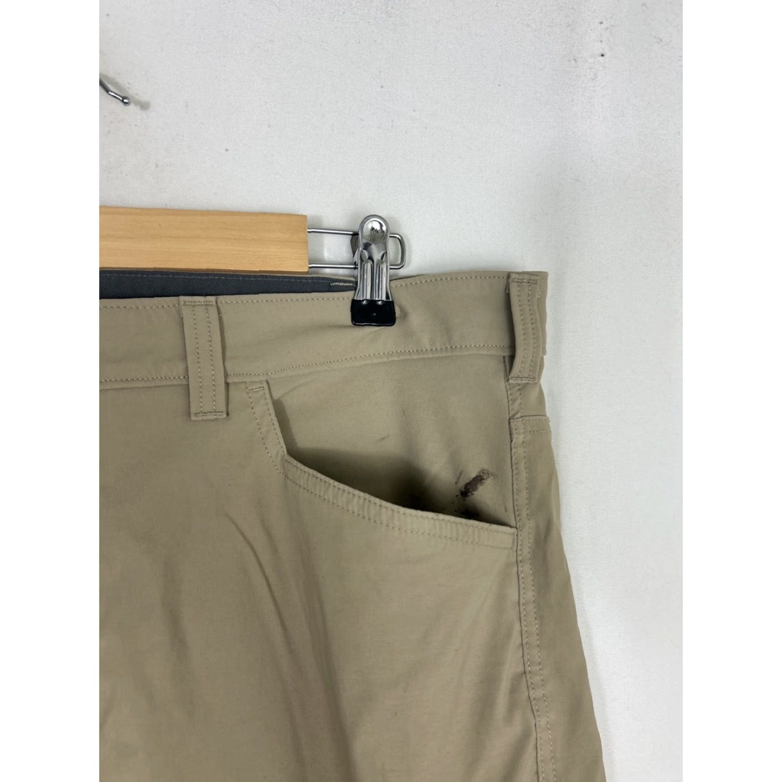 Eddie Bauer Eddie Bauer Cargo Shorts Mens Beige Nylon Spandex 38x11 Pockets Size US 38 / EU 54 - 4 Thumbnail