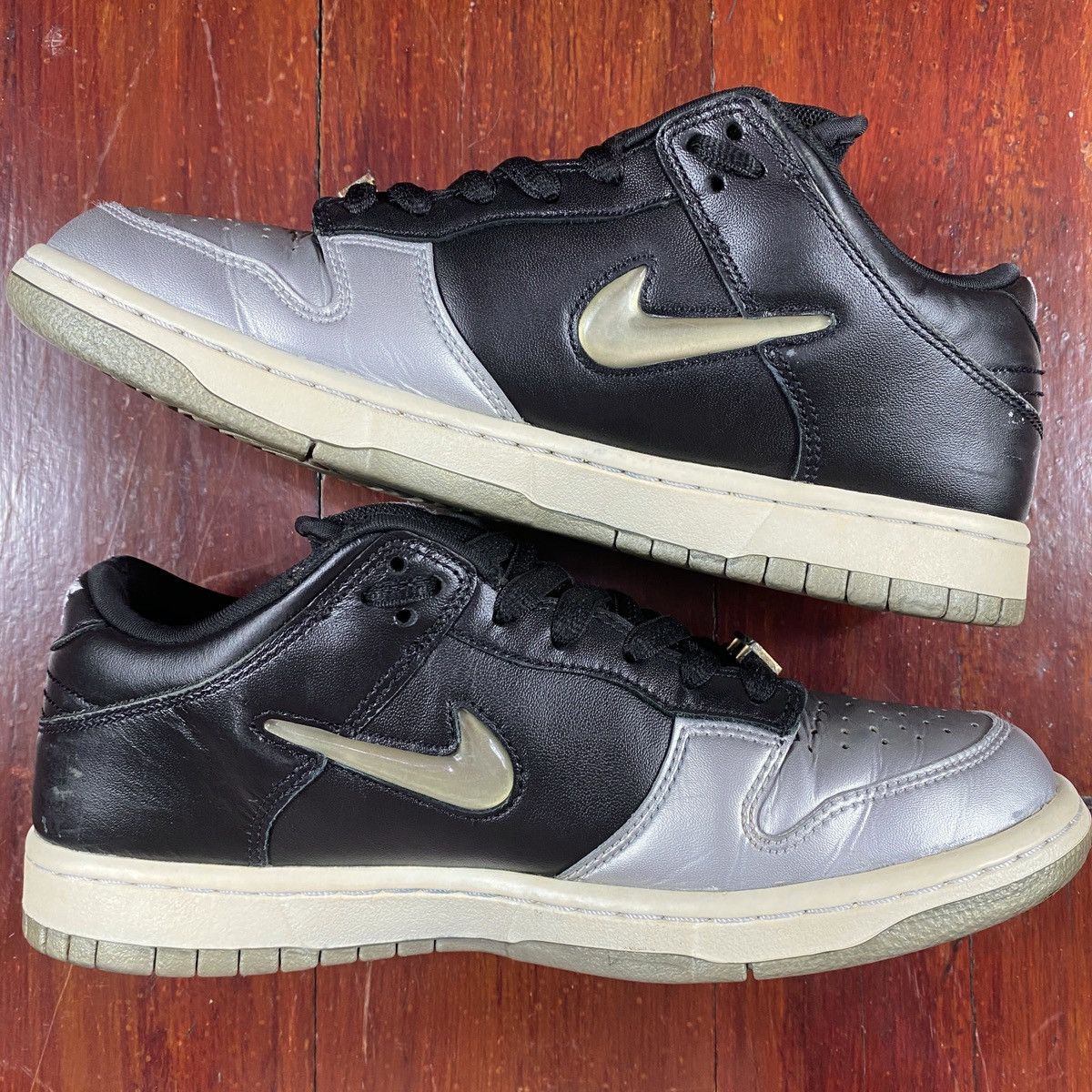 Nike SB Dunk Low Supreme Jewel Swoosh Silver 2019 Size US 8 / EU 41 - 3 Thumbnail