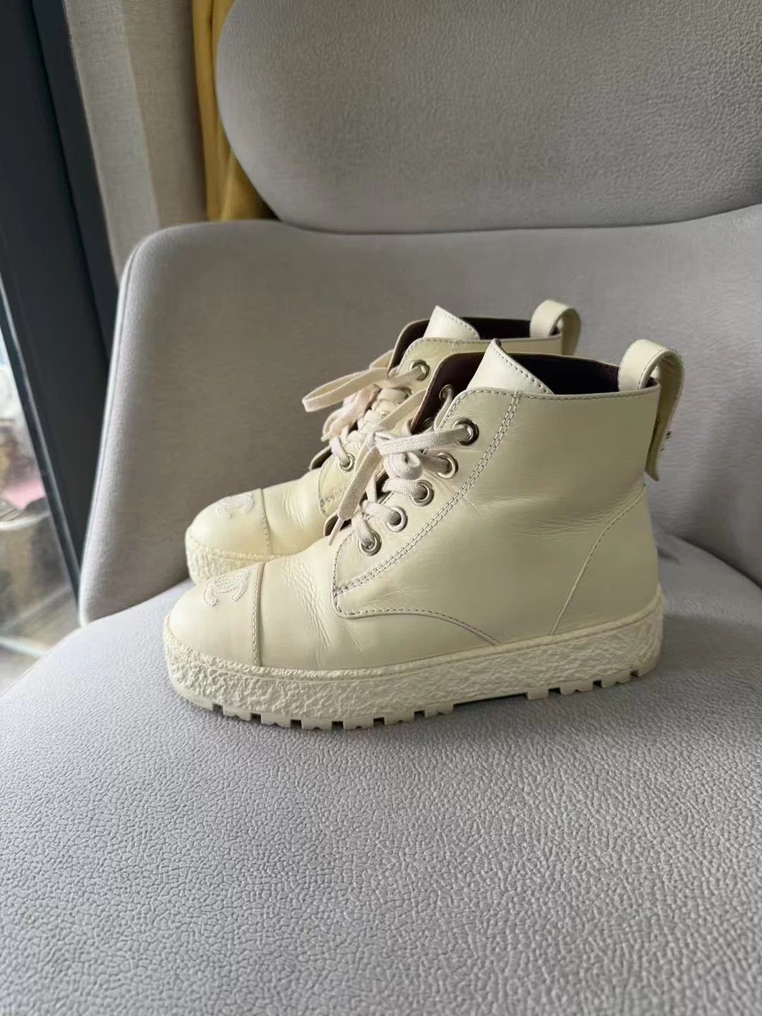 Chanel Chanel Cream CC Platform Short Boots 36 Size US 5 / IT 35 - 1 Thumbnail