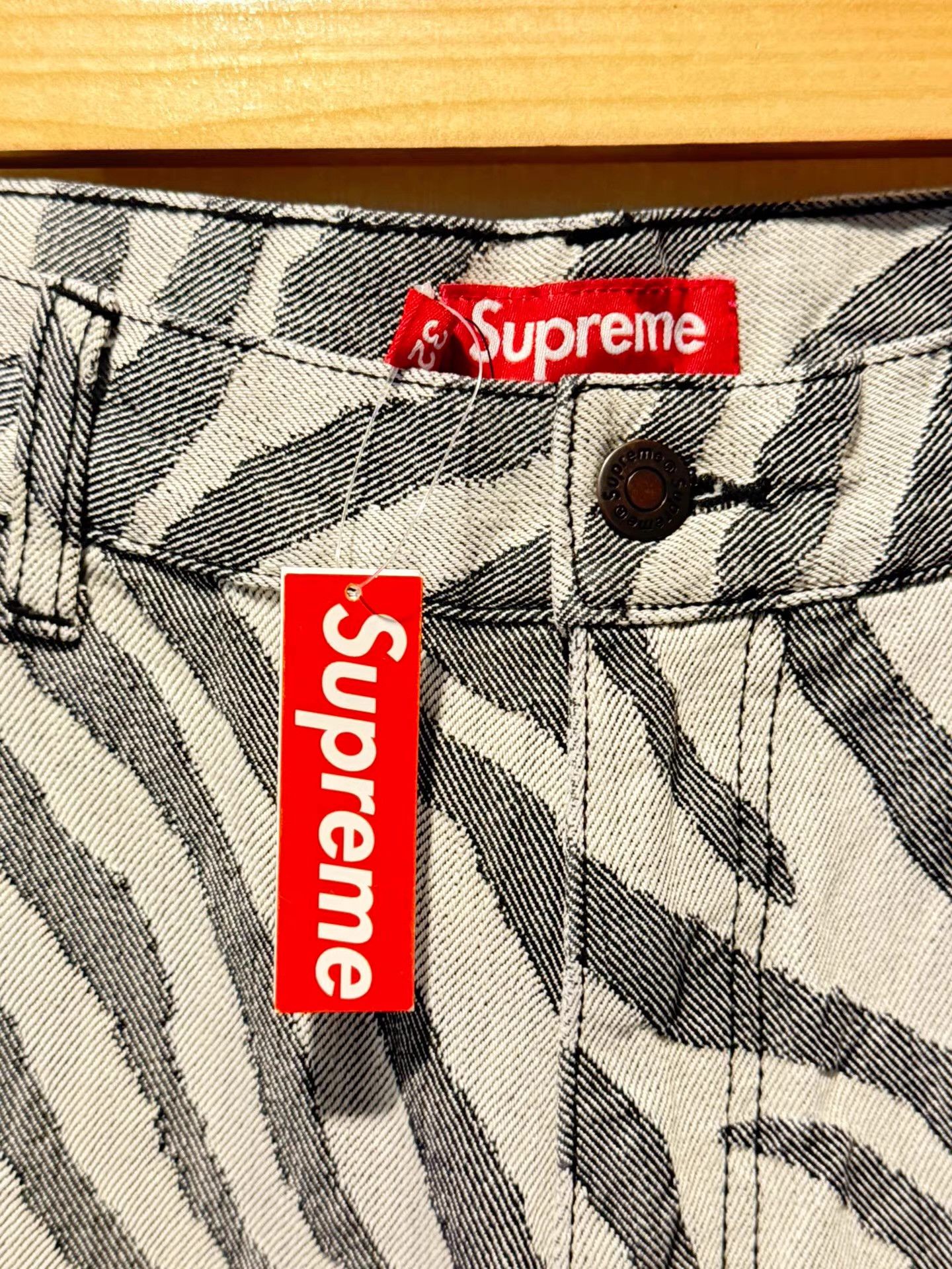 Supreme Supreme SS24 Zebra Print Double Knee Logger Denim。 Ｑ20 Size US 36 / EU 52 - 4 Thumbnail