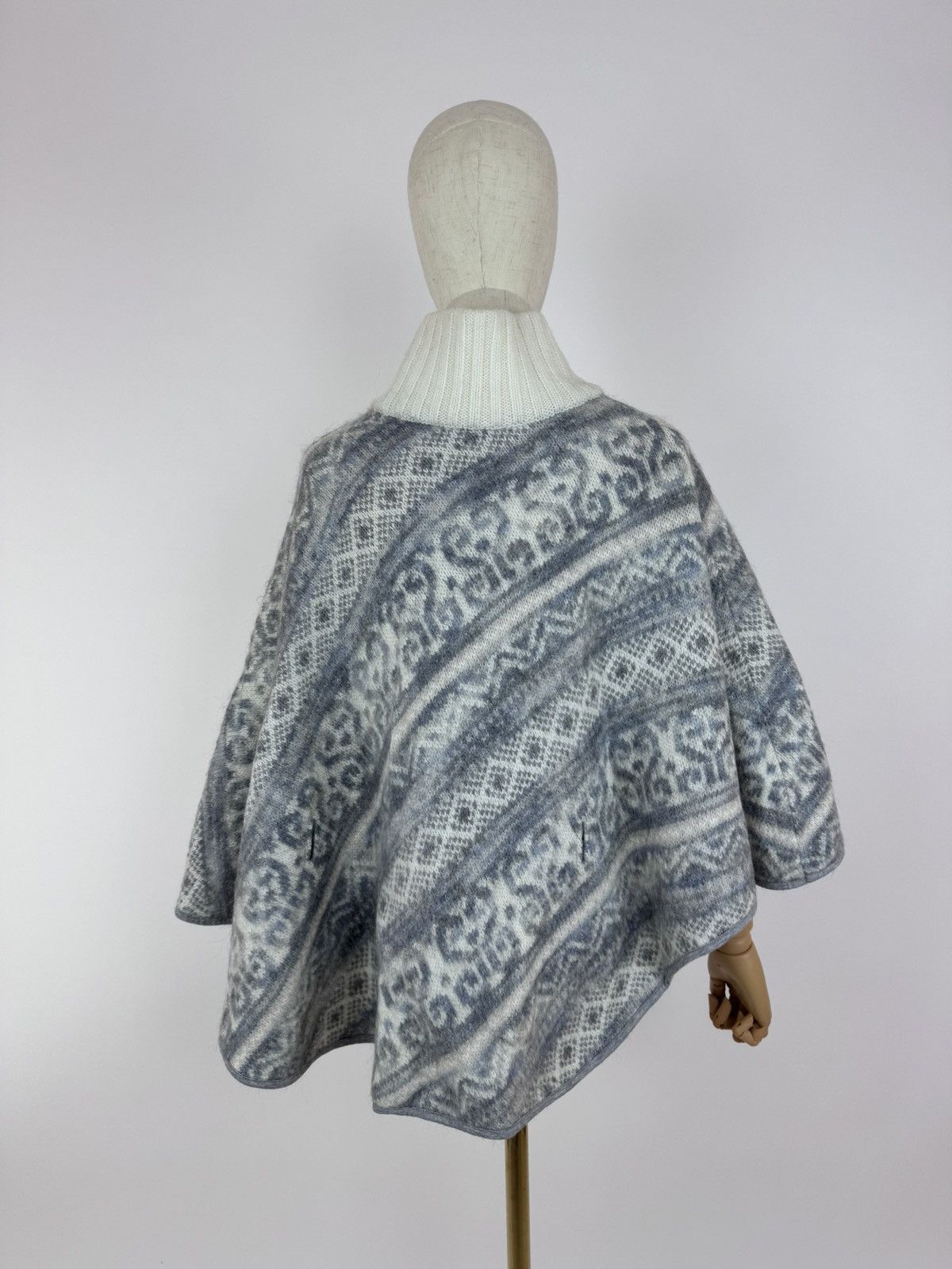 Designer × Japanese Brand MARC CAIN Cape Poncho Sweater Aztec pattern Size XS / US 0-2 / IT 36-38 - 2 Thumbnail