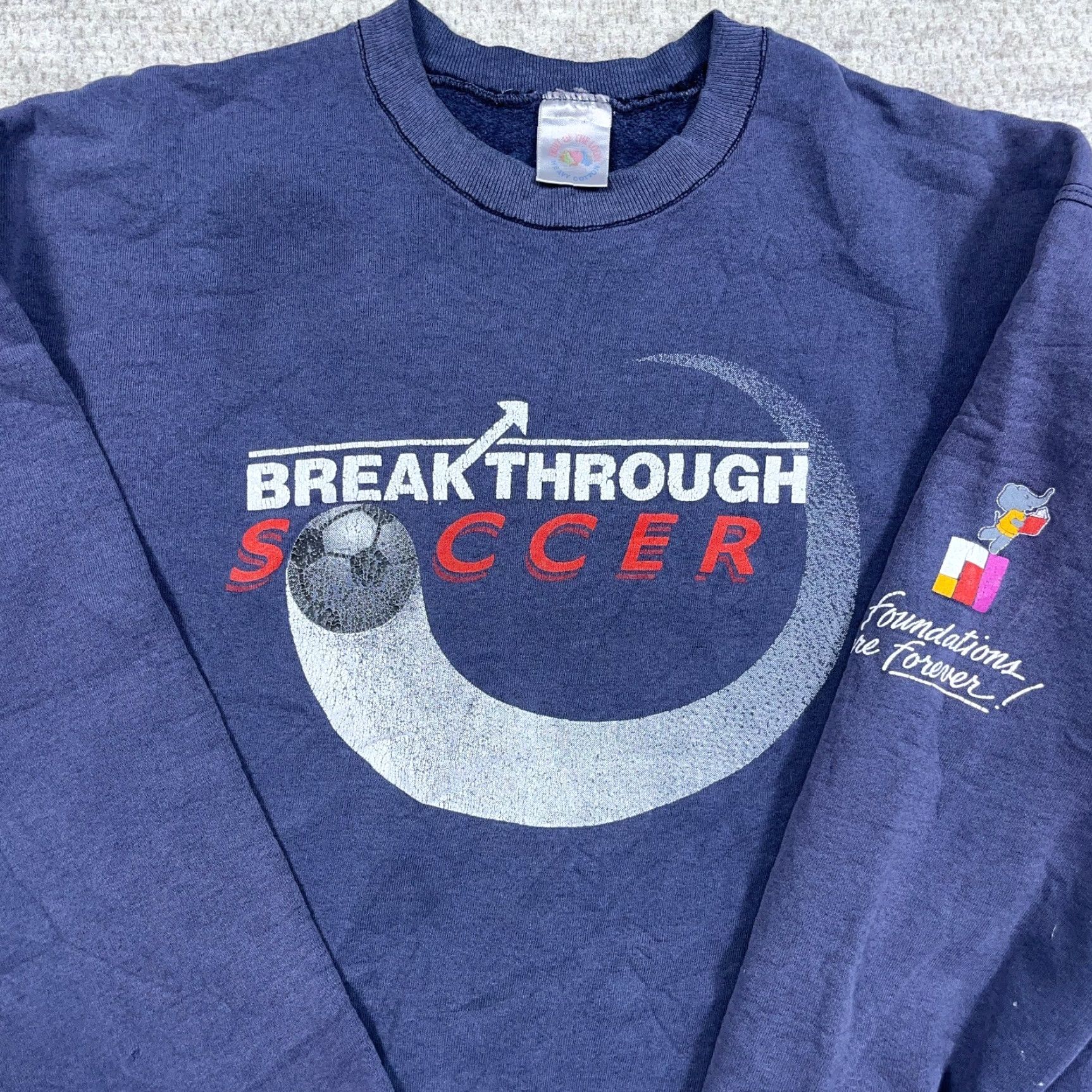 Fruit Of The Loom VINTAGE Fruit of the Loom Soccer Sweatshirt Men XL Blue Crewneck Sun Faded 90s Breakthrough Grunge Size US XL / EU 56 / 4 - 2 Thumbnail
