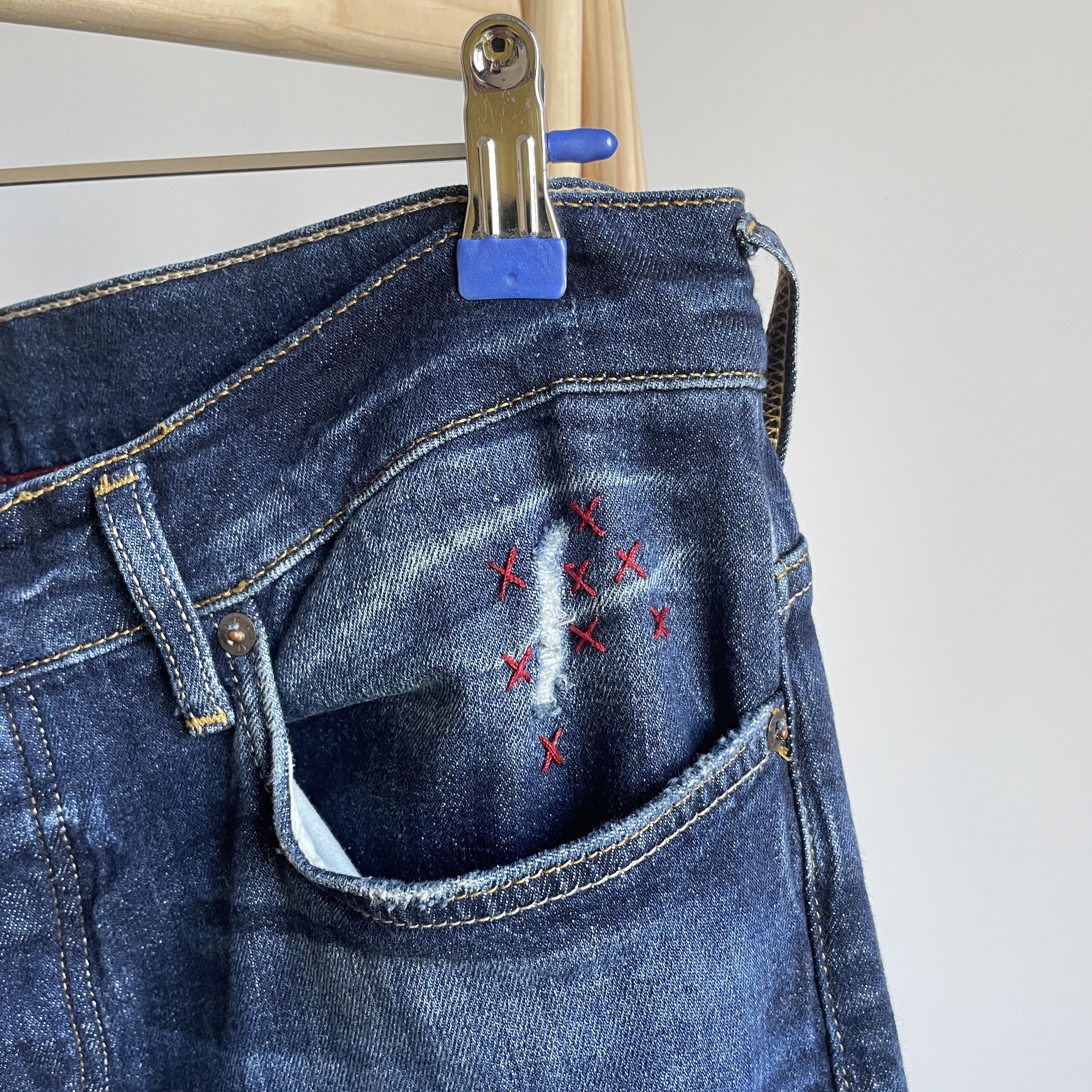 True Religion True Religion Rocco Relaxed Skinny Distressed Denim Size 34 Size US 34 / EU 50 - 11 Thumbnail