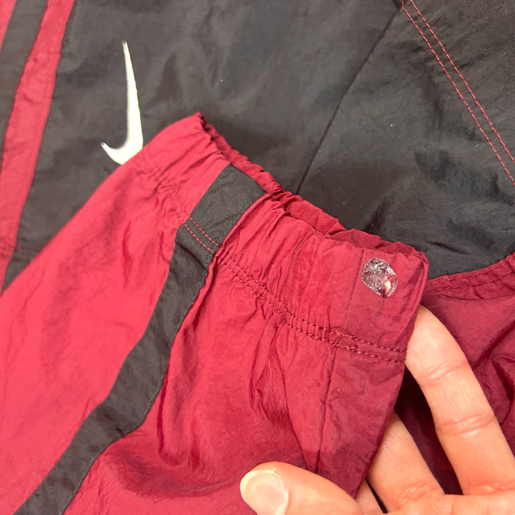 Nike VINTAGE Nike Jacket Windbreaker Swoosh Back Hit Size L Red Black White Logo Embroidered 90s Classic Sports USA Mens Size US L / EU 52-54 / 3 - 6 Thumbnail