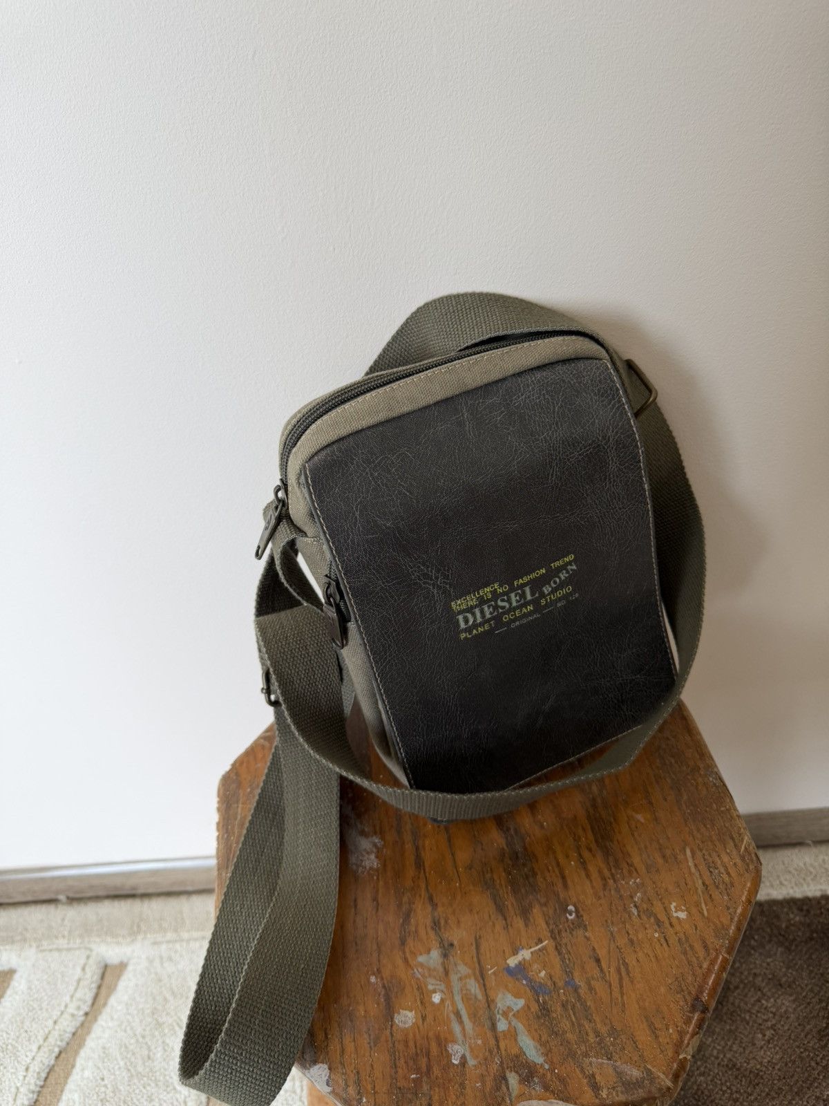 Diesel Vintage Diesel Distressed Leather Y2K Messenger Bag Crossbod Size ONE SIZE - 4 Thumbnail