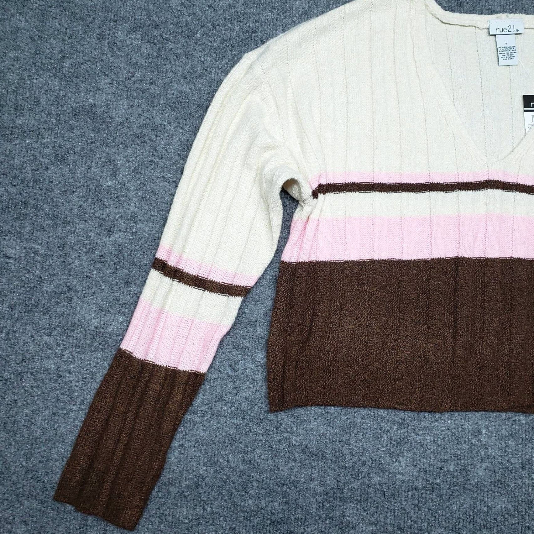 Vintage **Rue21 Women's S Pullover V-Neck Striped Long Sleeve Brown Cropped New** User: Rue21 Women's S Pullover V-Neck Striped Long Sleeve Brown Cropped New Size S / US 4 / IT 40 - 3 Thumbnail