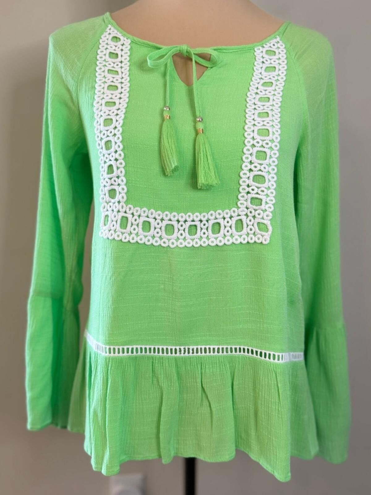 Other Lilly Pulitzer green tunic top white lace ruffled hem SZ XXS Size XXS / US 00 / IT 34 - 6 Thumbnail