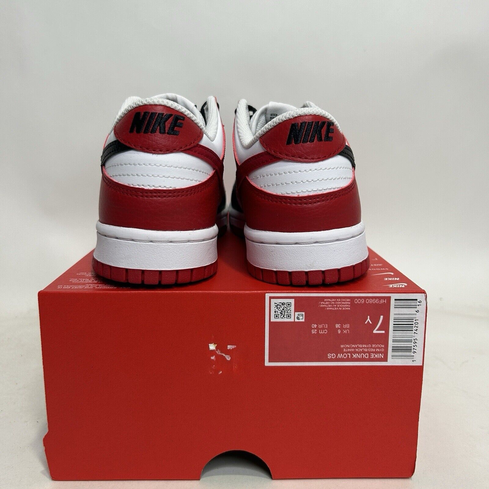 Nike Nike Dunk Low GS “Chicago Black Toe/White Gym Red" 2024 Size US 8.5 / IT 38.5 - 4 Thumbnail