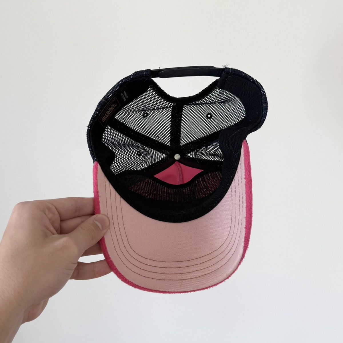 Von Dutch Vtg 2000s Von Dutch Fuzzy Fleece Trucker Hat Pink Y2K Rare Size ONE SIZE - 6 Thumbnail