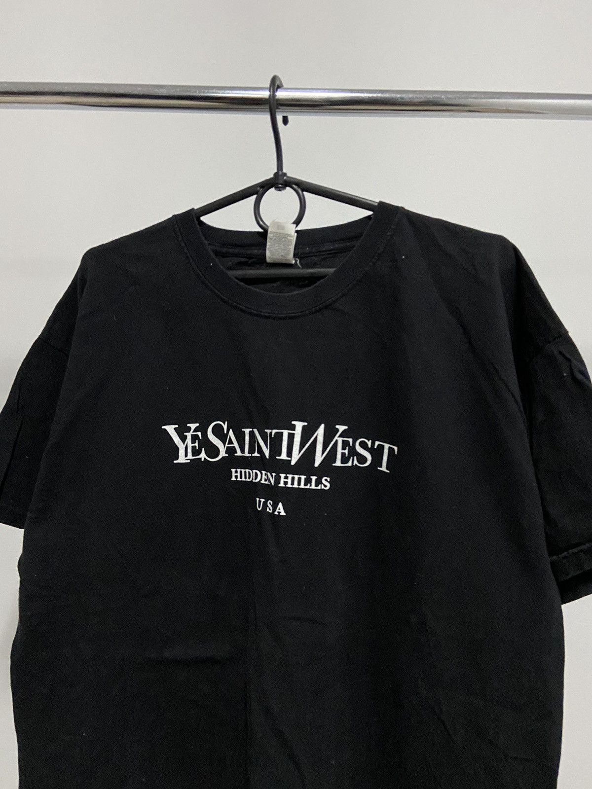 Kanye West × Rap Tees × Vintage YeSaintWest Kanye West Vintage T Shirt Big Logo USA Size US XL / EU 56 / 4 - 2 Thumbnail