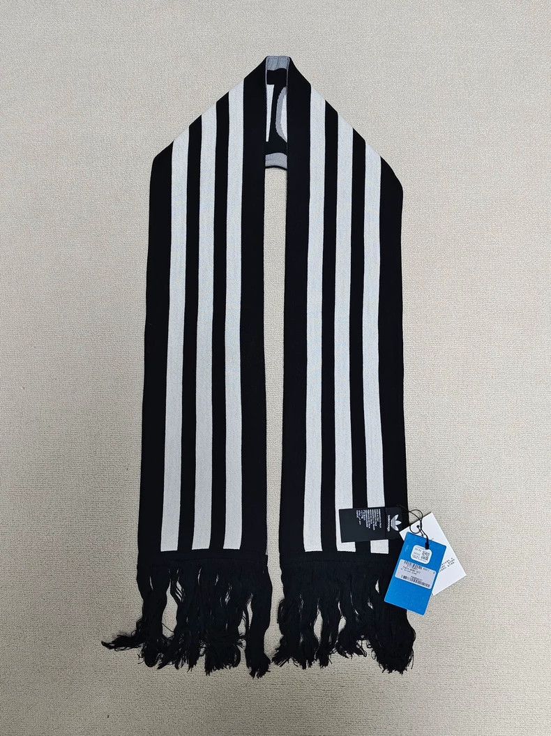 Balenciaga Balenciaga 24ss Adi Co-branded Manchester United Fringe Sca Size ONE SIZE - 2 Thumbnail