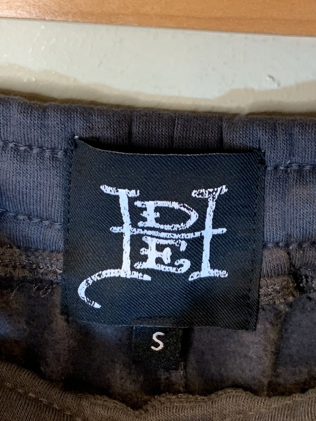 Ed Hardy *RARE* Ed Hardy Tiger Script Tattoo Print AOP Sweat Shorts Size US 30 / EU 46 - 6 Thumbnail