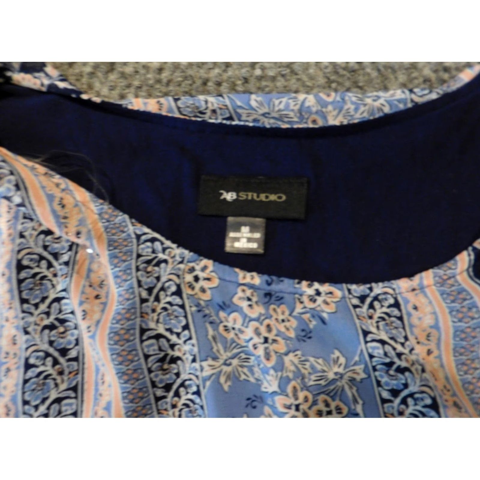 Vintage AB Studio Women Blouse M Blue Floral Short Sleeve Dolman Pullover Button Collared Polyester Stretch Regular Vneck? Size M / US 6-8 / IT 42-44 - 7 Thumbnail