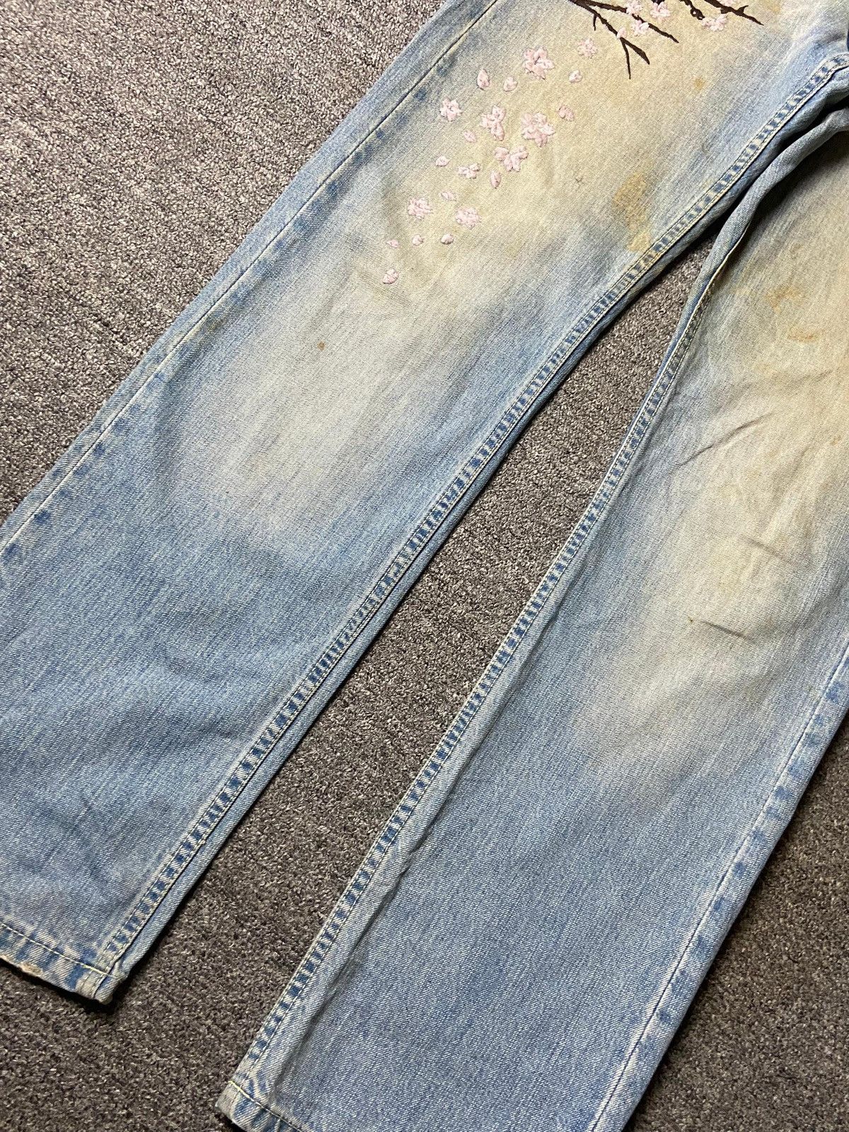 Takeo Kikuchi Takeo Kikuchi Denim Jeans with Floral Embroidery (164) Size US 33 - 10 Thumbnail