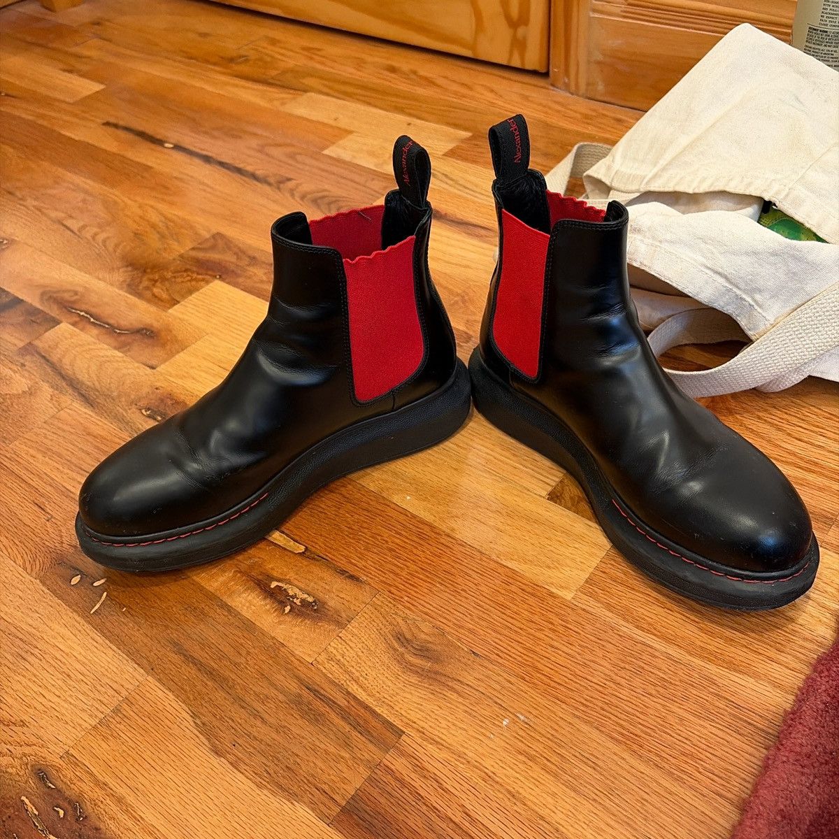 Alexander McQueen Alexander McQueen black and red Chelsea leather boots Size US 7.5 / IT 37.5 - 2 Thumbnail