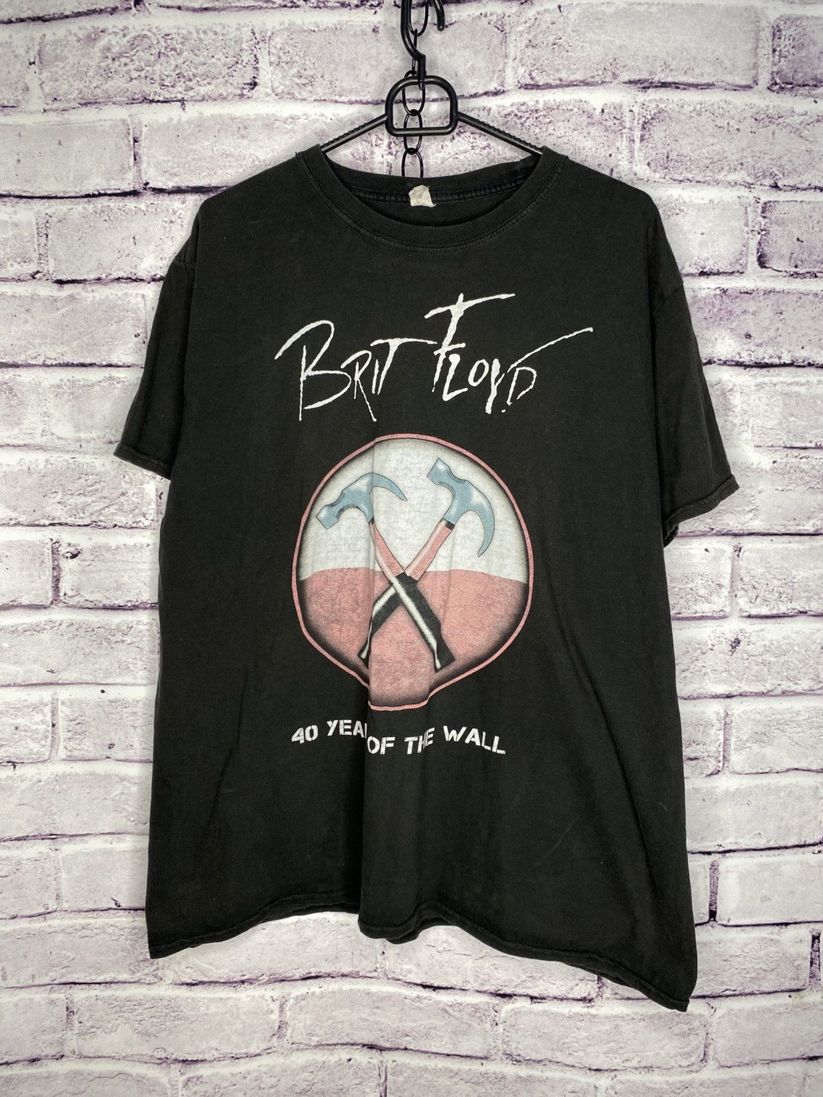 Band Tees Men's T-Shirt Brit Floyd UK Tour 2019 40 Years Of The Wall Size US XL / EU 56 / 4 - 1 Thumbnail