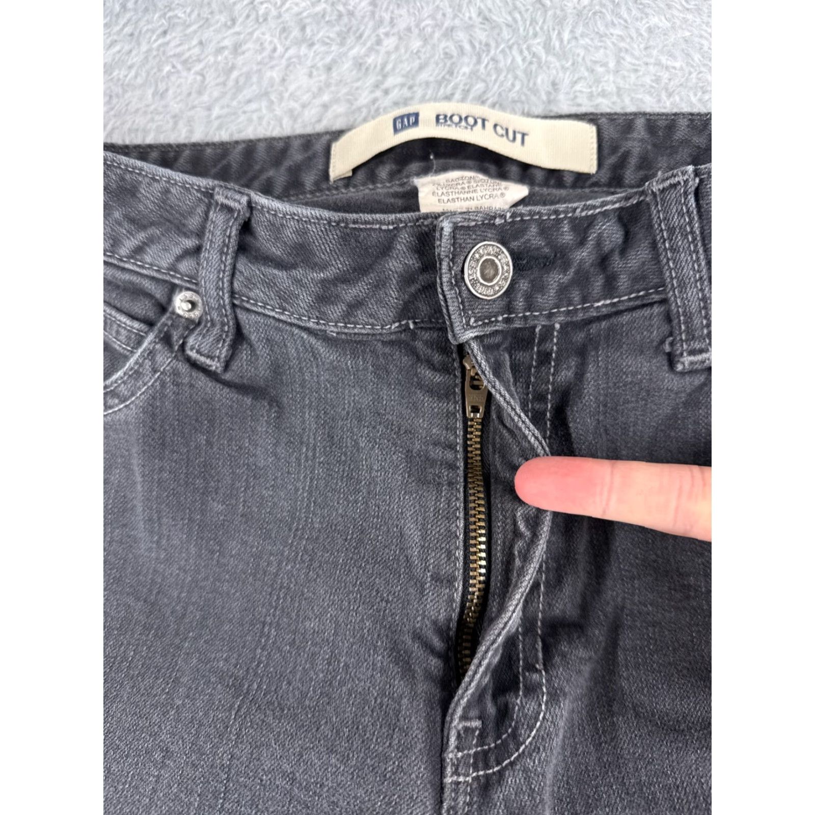 Gap GAP Jeans Womens 6 Gray Denim Bootcut Low Rise 27x26 Cotton Blend 27 26 Inseam 26 5-Pocket Design Regular Stretch City Size 28" / US 6 / IT 42 - 5 Thumbnail