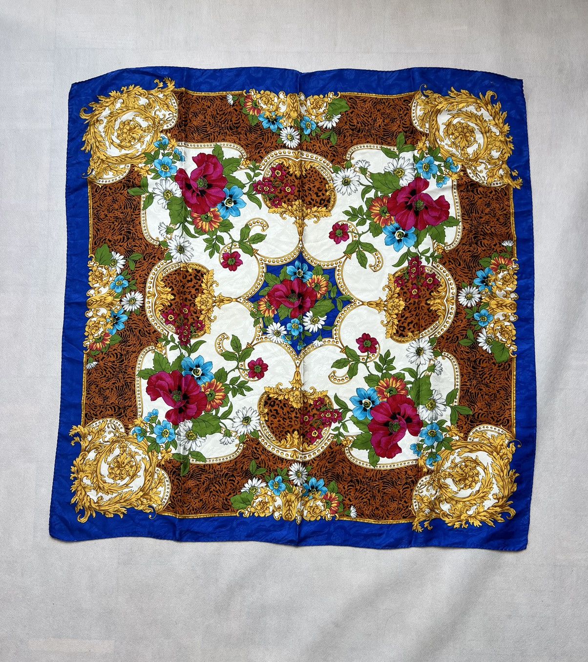 Vintage Shawl 100% silk vintage great patterns hand rolled Size ONE SIZE - 1 Thumbnail