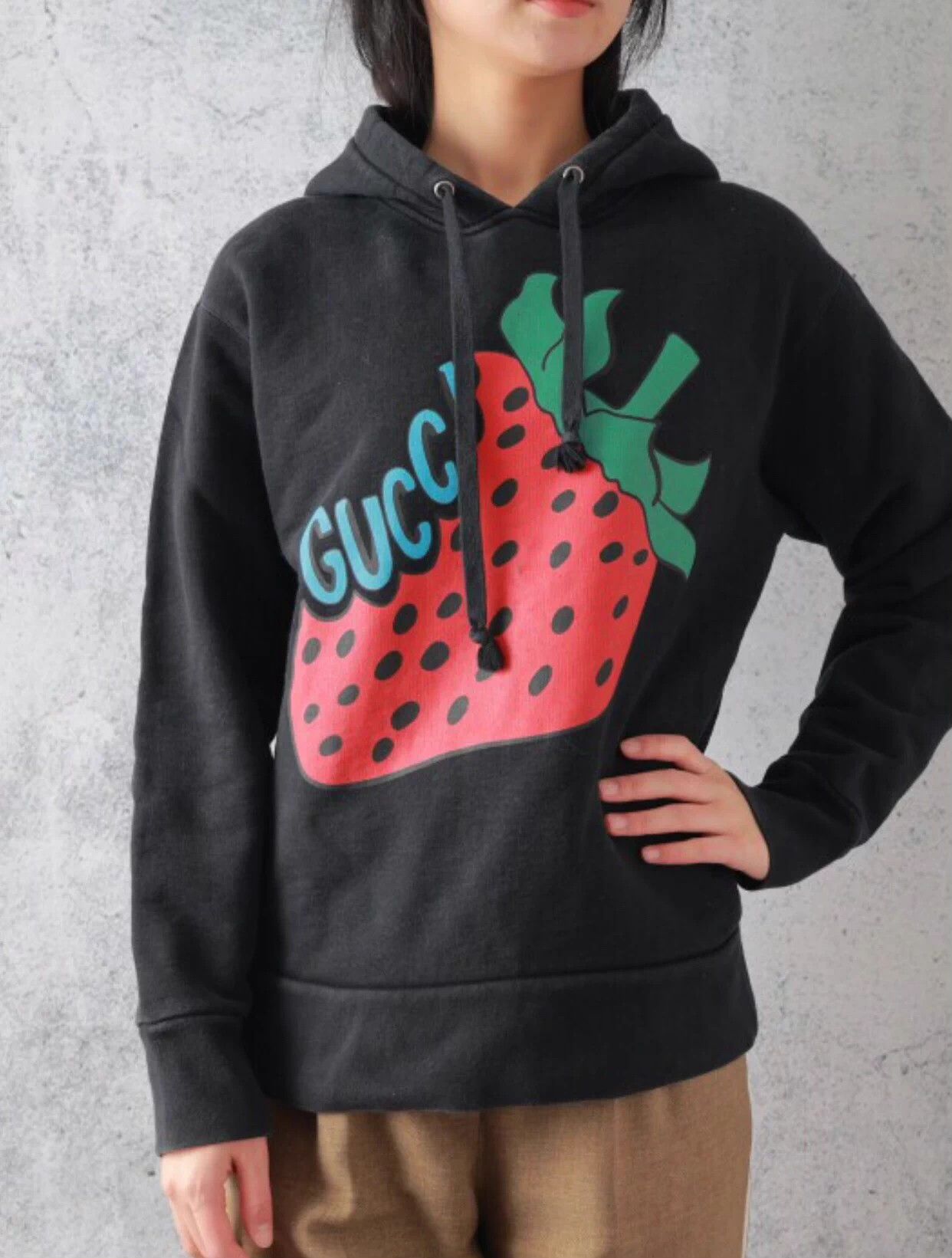 Gucci Gucci Red Strawberry Logo Black M LS Sweat S Size S / US 4 / IT 40 - 2 Thumbnail
