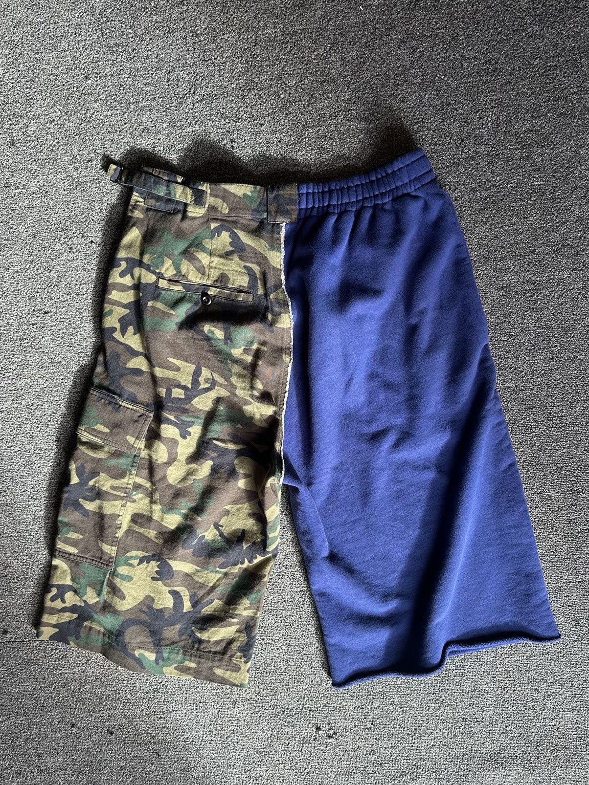 Balenciaga Balenciaga 50/50 Shorts Size US 32 / EU 48 - 2 Thumbnail