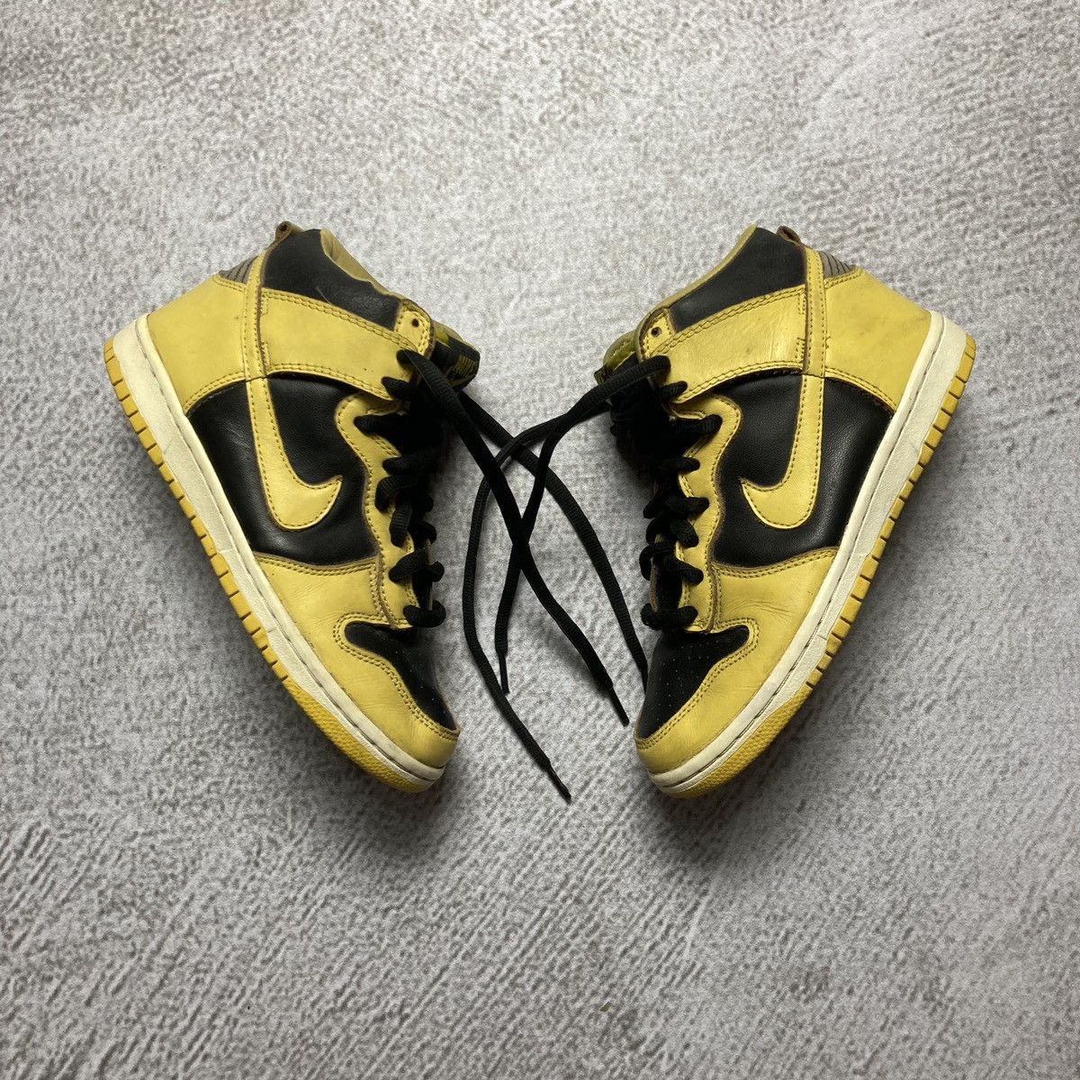 image of Vintage Nike Dunk 2003 Goldenrod Shoes in Black/Yellow, Women's (Size 8)