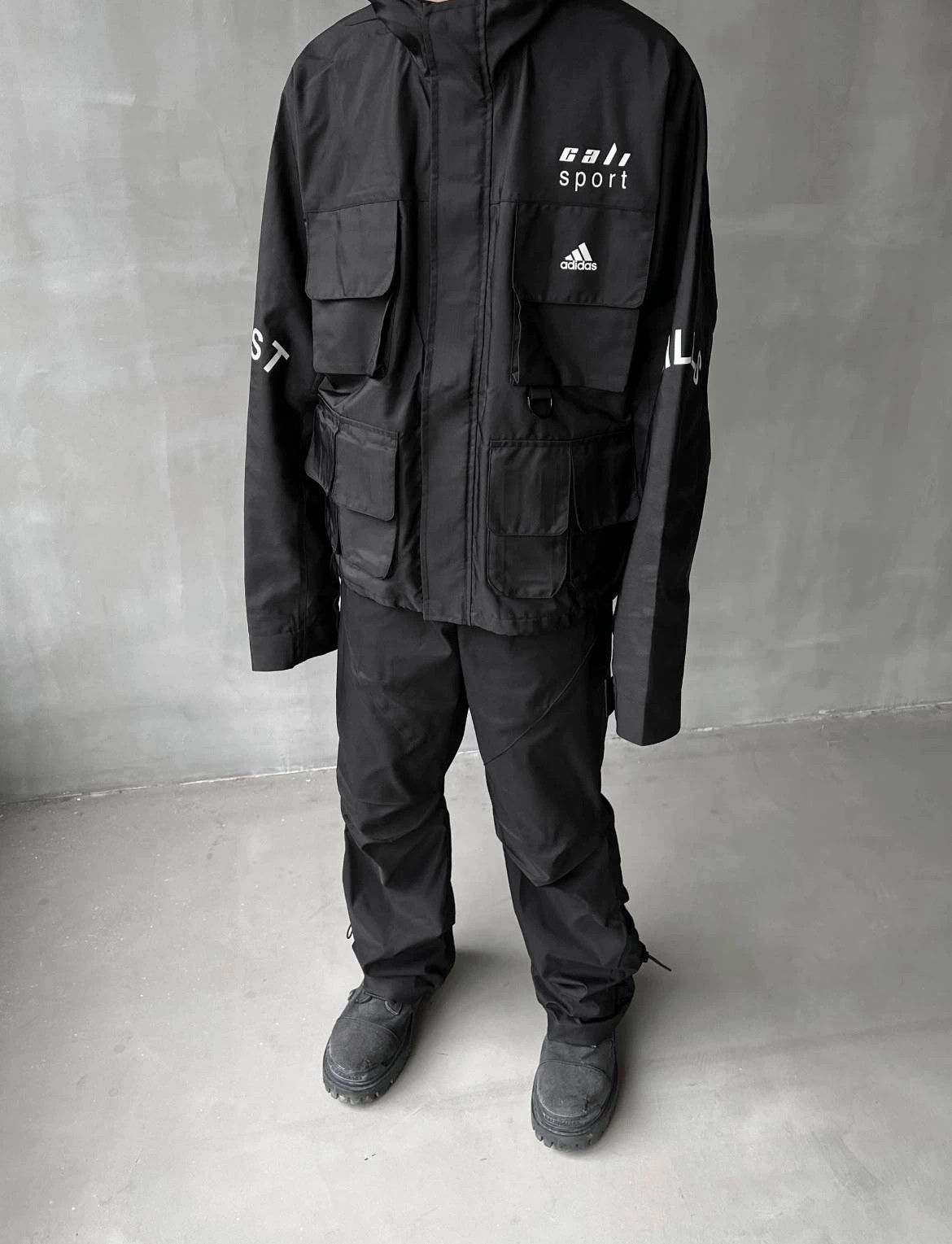 Yeezy Yeezy Season 5 Calabasas Lost Hills Multi-Pocket Jacket L Size US L / EU 52-54 / 3 - 7 Thumbnail
