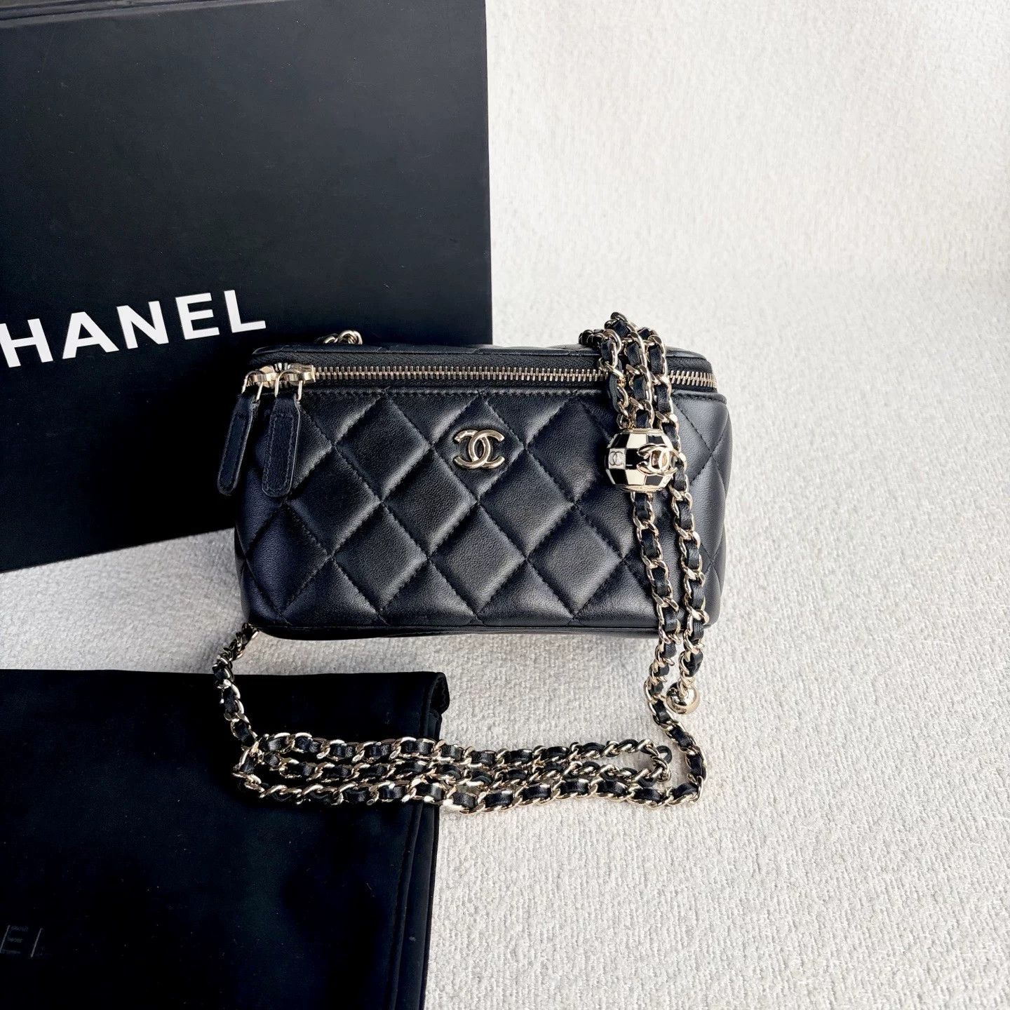 Chanel Pre-loved Bag Very good condition Size ONE SIZE - 1 Thumbnail