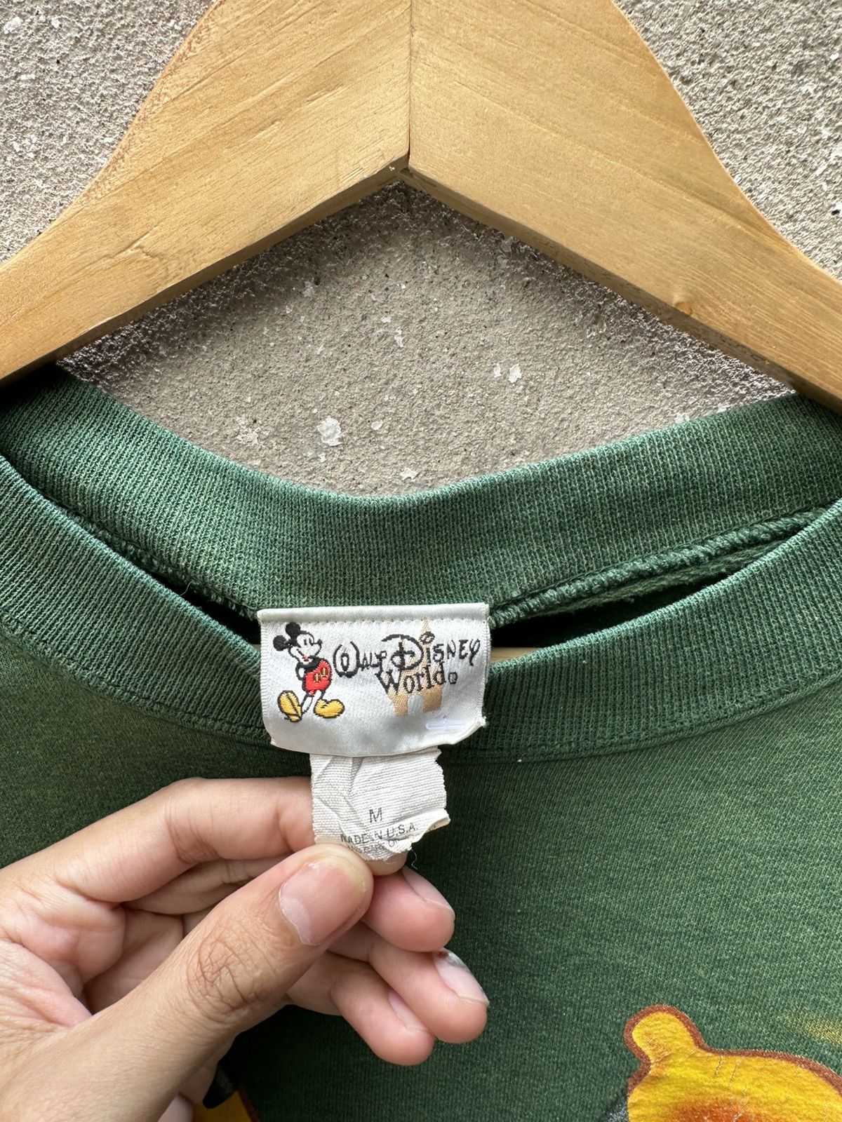 Disney Vintage 90's Disney Tigger Pooh Distrssed Paint Sweatshirt Size US L / EU 52-54 / 3 - 5 Thumbnail
