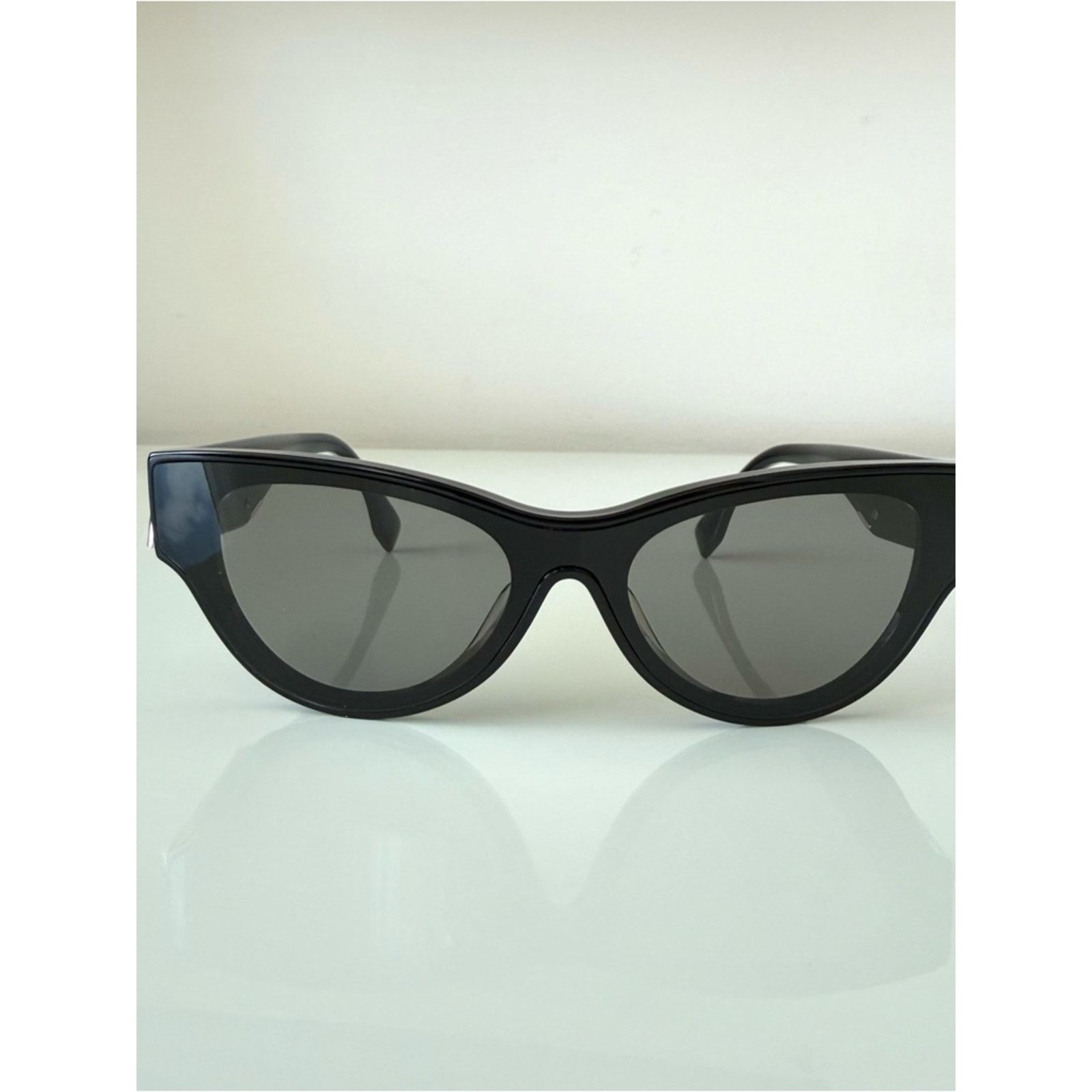 Fendi NEW!!! Fendi black women sunglasses FE40135F 01A Authentic Size ONE SIZE - 3 Thumbnail