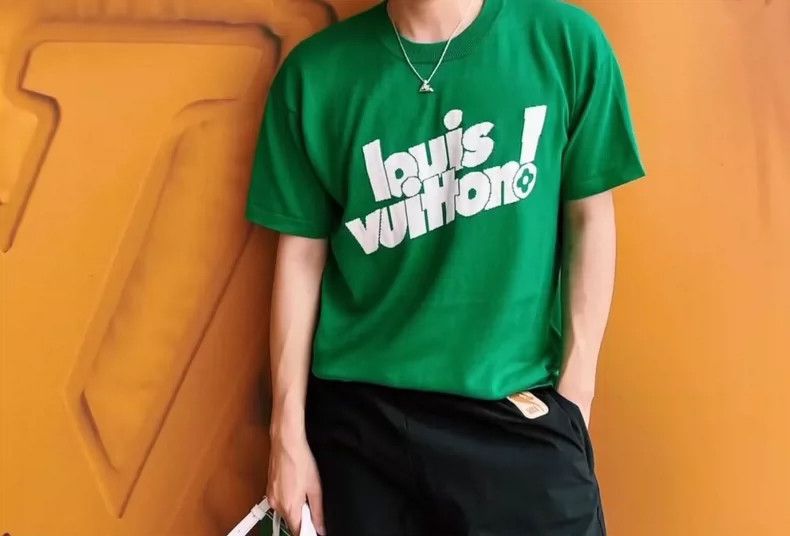 Louis Vuitton Louis Vuitton Green slogan knit short sleeves Size US M / EU 48-50 / 2 - 1 Thumbnail