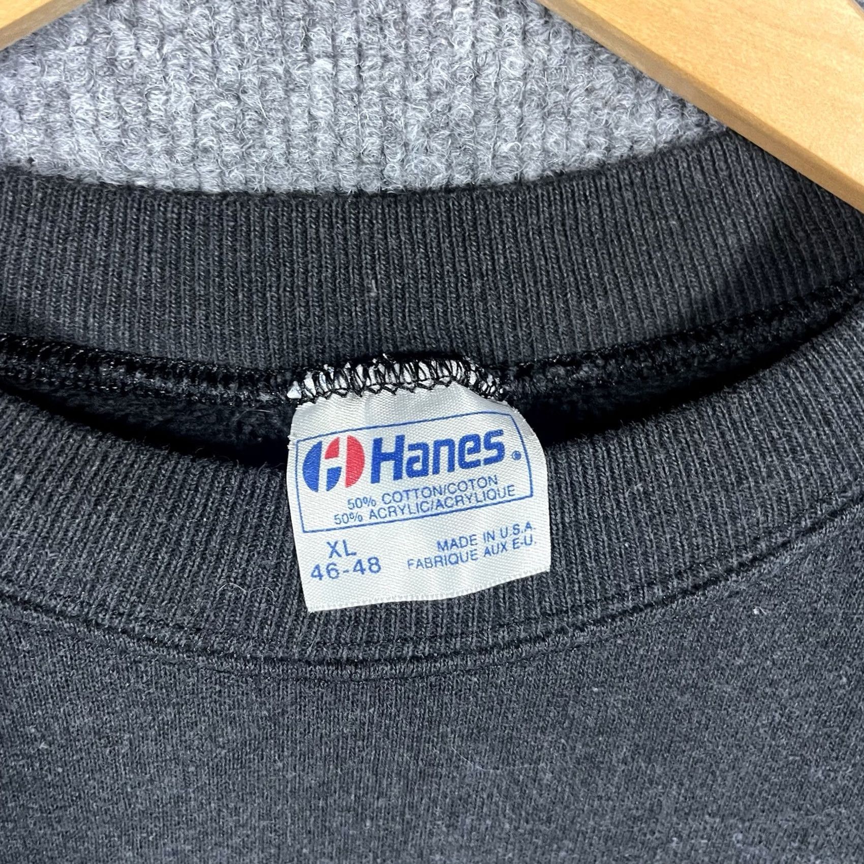Hanes VINTAGE 90s Ski Resort Snow Hanes Sweatshirt XL Black Mens Embroidered Pullover USA Skiing Size US XL / EU 56 / 4 - 3 Thumbnail