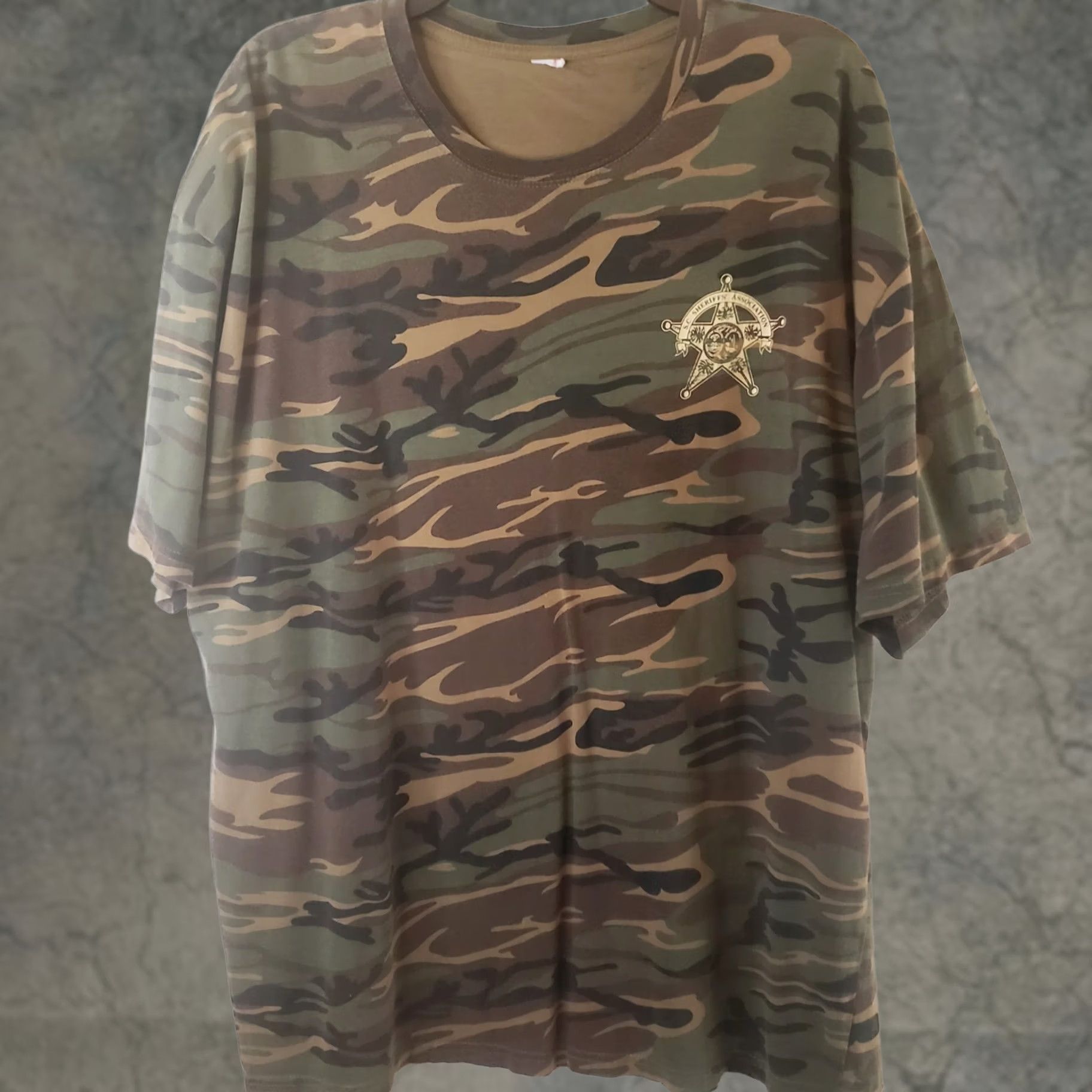 Vintage SCSA South Carolina Sheriff Association Men's XL Woodland Camo Short Sleeve Tee Shirt Size US 36 / EU 52 - 1 Thumbnail