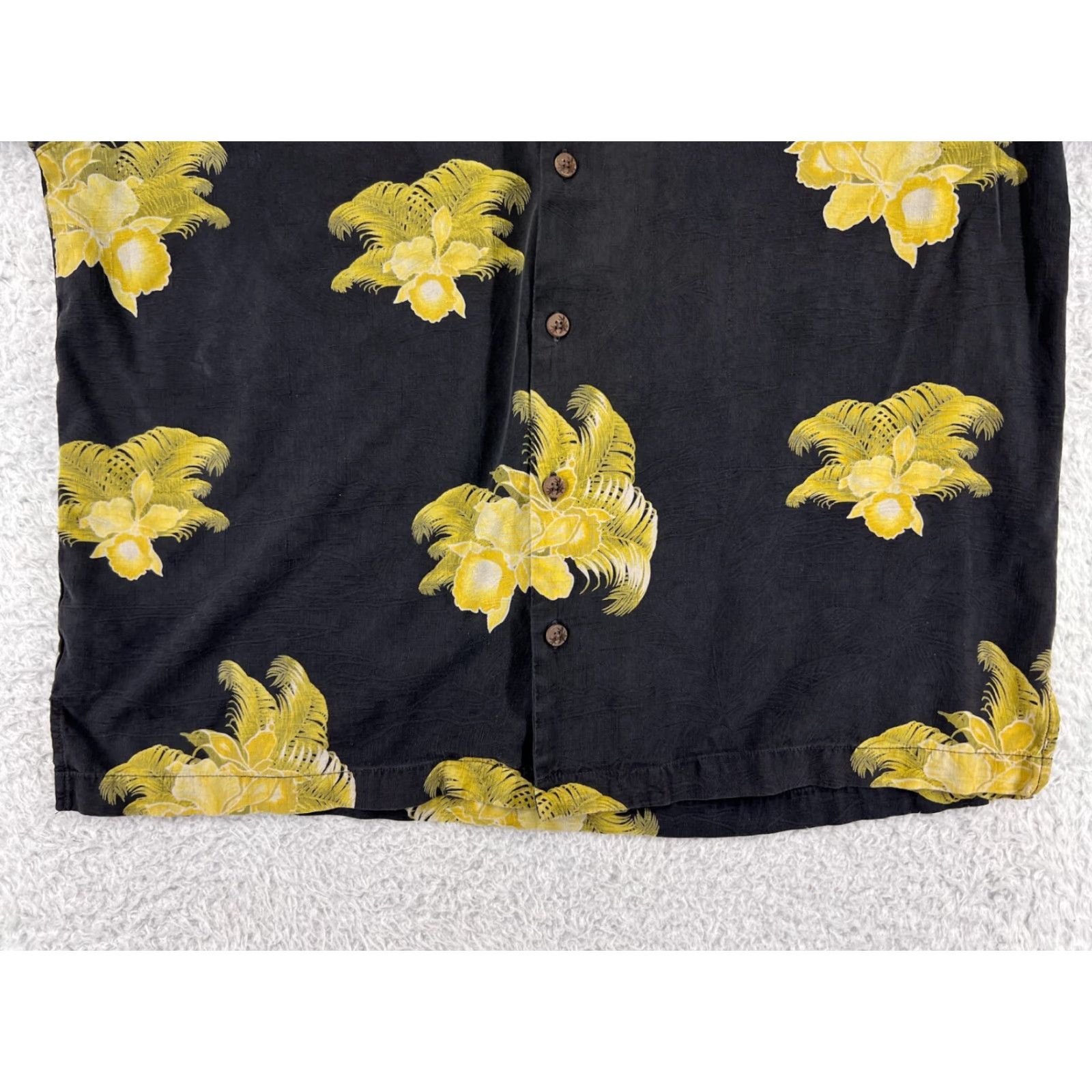 Tommy Bahama Tommy Bahama Shirt Men Large Black Yellow Floral Hawaiian 100% Silk Beach Resort Shirt Adult Large Black Floral Hawaii Aloha Resort Mens Size US L / EU 52-54 / 3 - 5 Thumbnail