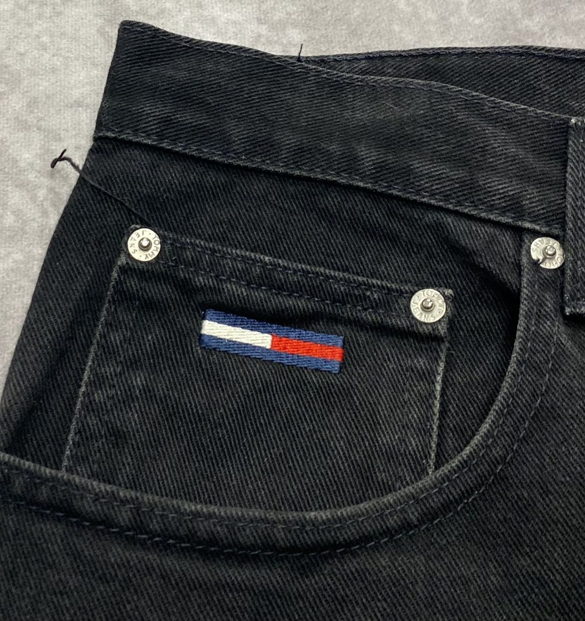 Tommy Jeans 90’s Vintage Tommy Jeans Baggy Fit Black Denim Jeans 36/30 Size US 36 / EU 52 - 2 Thumbnail