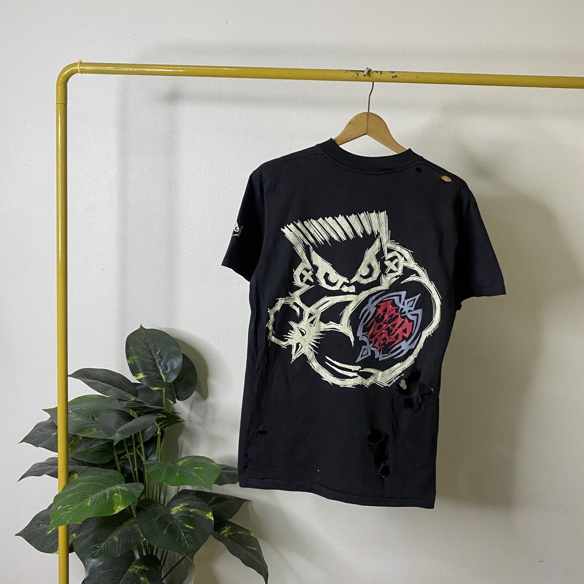 Vintage Vintage 1990s Badboy Skateboard Thrashed T Shirt Size US M / EU 48-50 / 2 - 1 Thumbnail