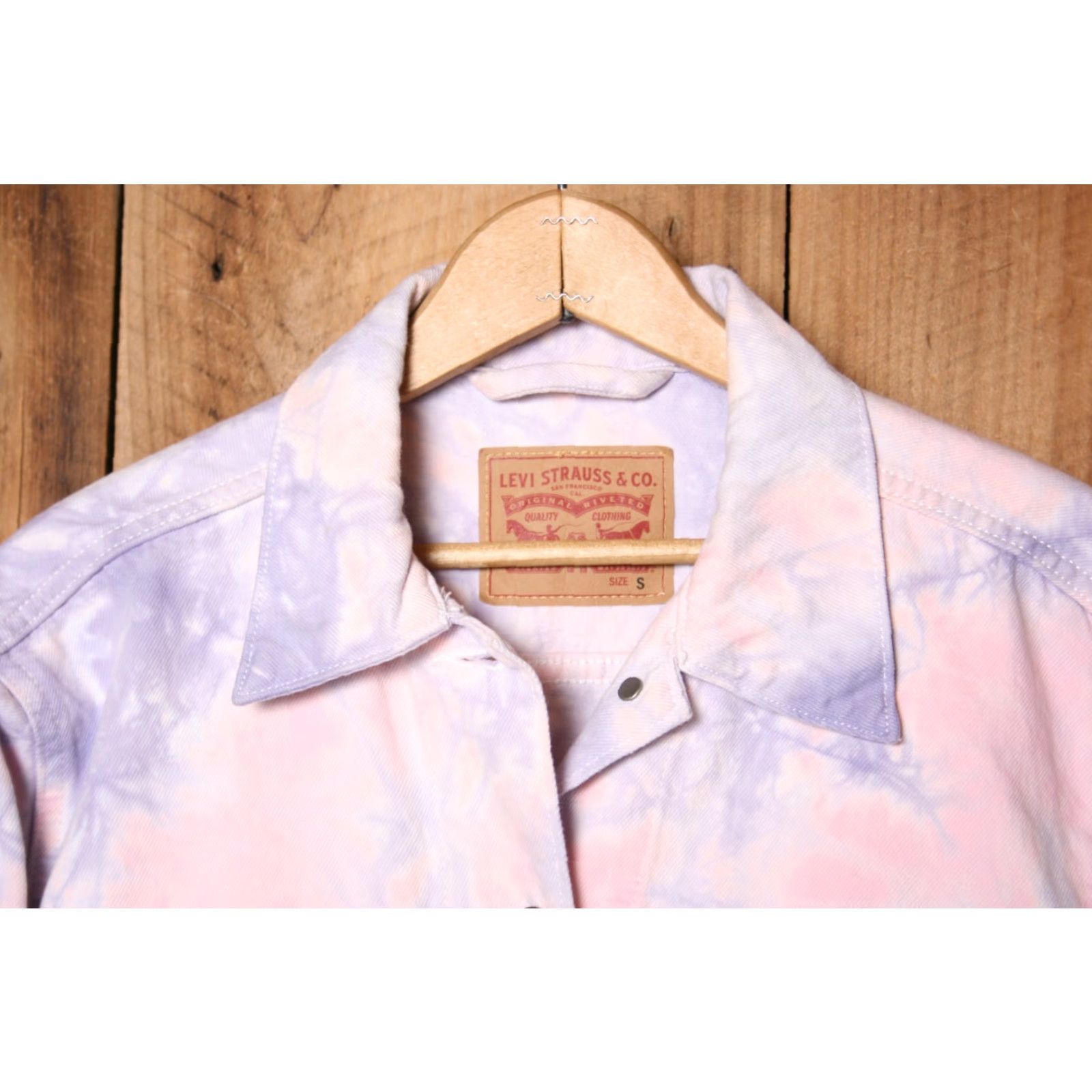 Levi's VINTAGE LEVI'S Ex-Boyfriend Pink & Purple Tie Dye Denim Trucker Jacket Sz. S Size 28" / US 6 / IT 42 - 2 Thumbnail
