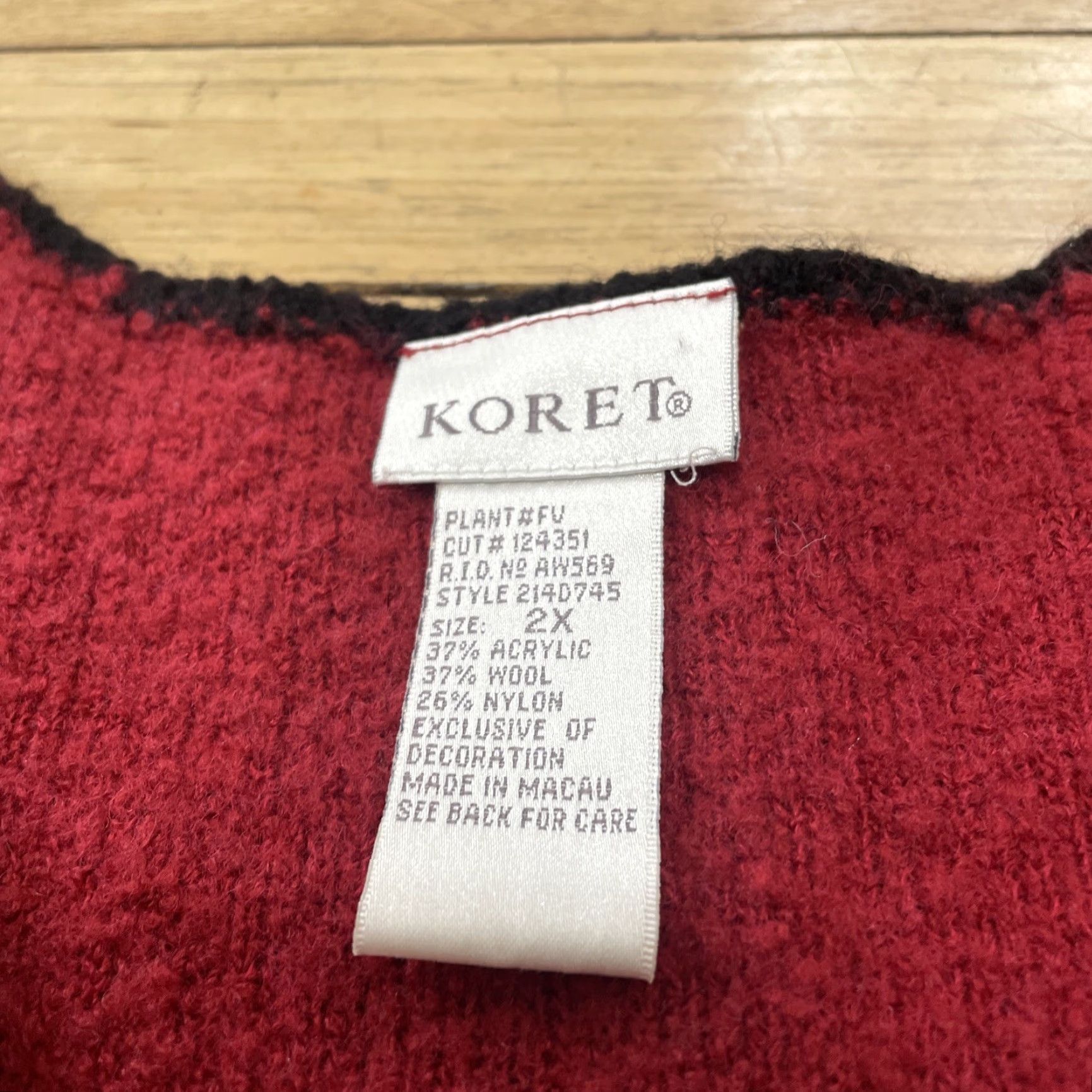 Vintage Koret Vest Sweater 2X Womens Wool Red Floral Beaded 3D Art Vintage 90s Knit V-Neck Sleeveless Vintage Size XXL / US 16-18 / IT 52-54 - 7 Thumbnail