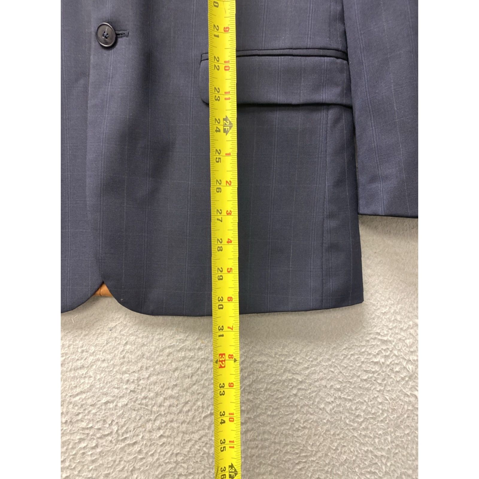 Jos. A. Bank Jos. A. Bank Wool Blazer Jacket Men’s 40R Dark Gray Plaid 4-Button Sleeve Notch Lapel Single-Breasted Double-Vented Blazer Mens Size 40R - 4 Thumbnail