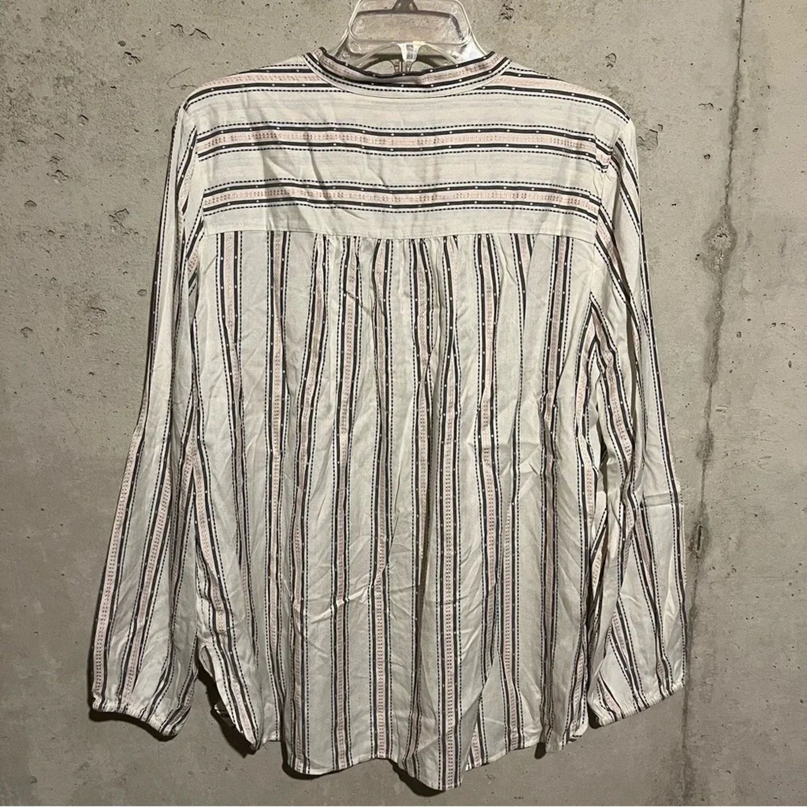 Loft LOFT Blouse NWT Medium White Striped Rayon V Neck Size M / US 6-8 / IT 42-44 - 11 Thumbnail