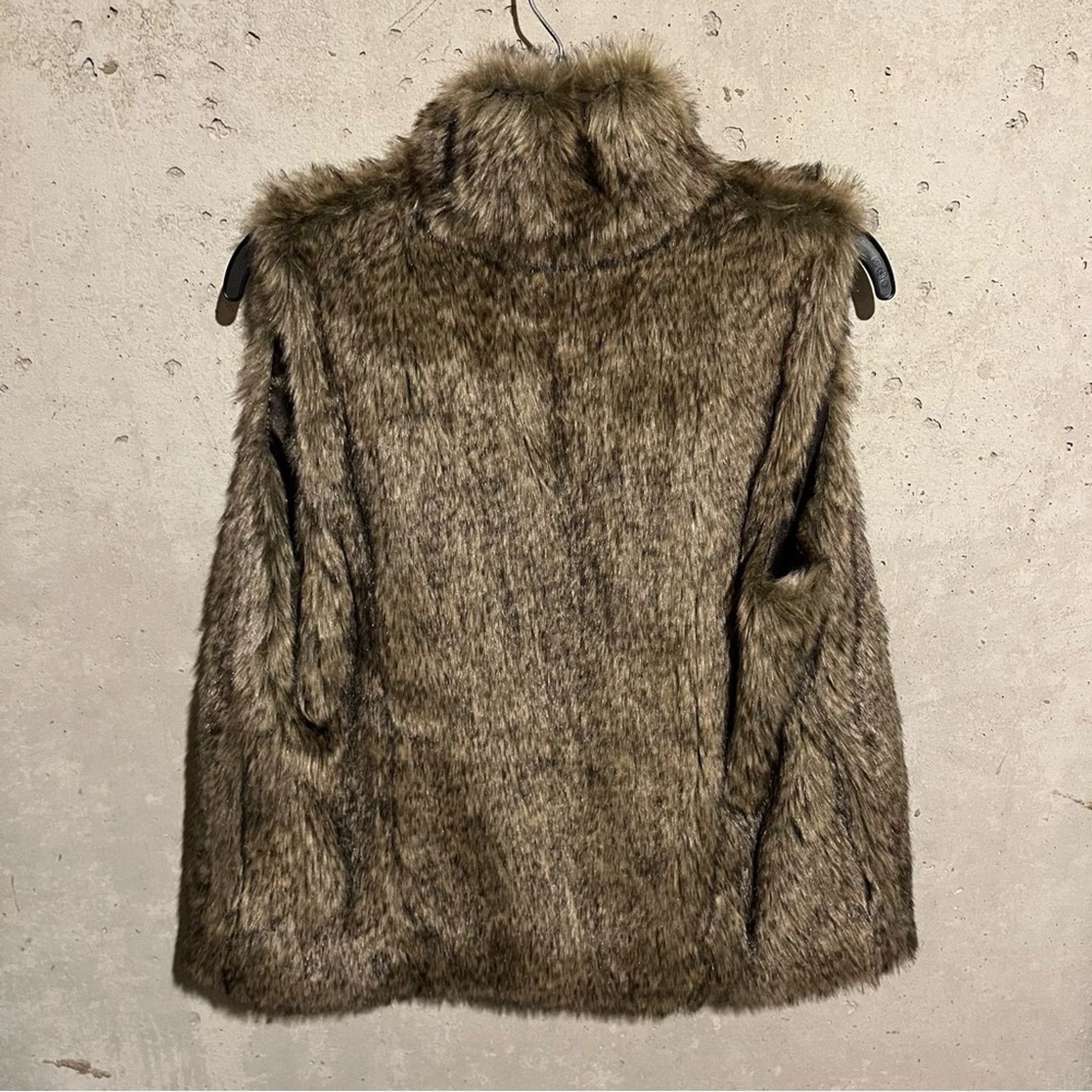 Abercrombie & Fitch Abercrombie & Fitch Women's Sz L Faux Fur Brown Vest Lined Size L / US 10 / IT 46 - 4 Thumbnail