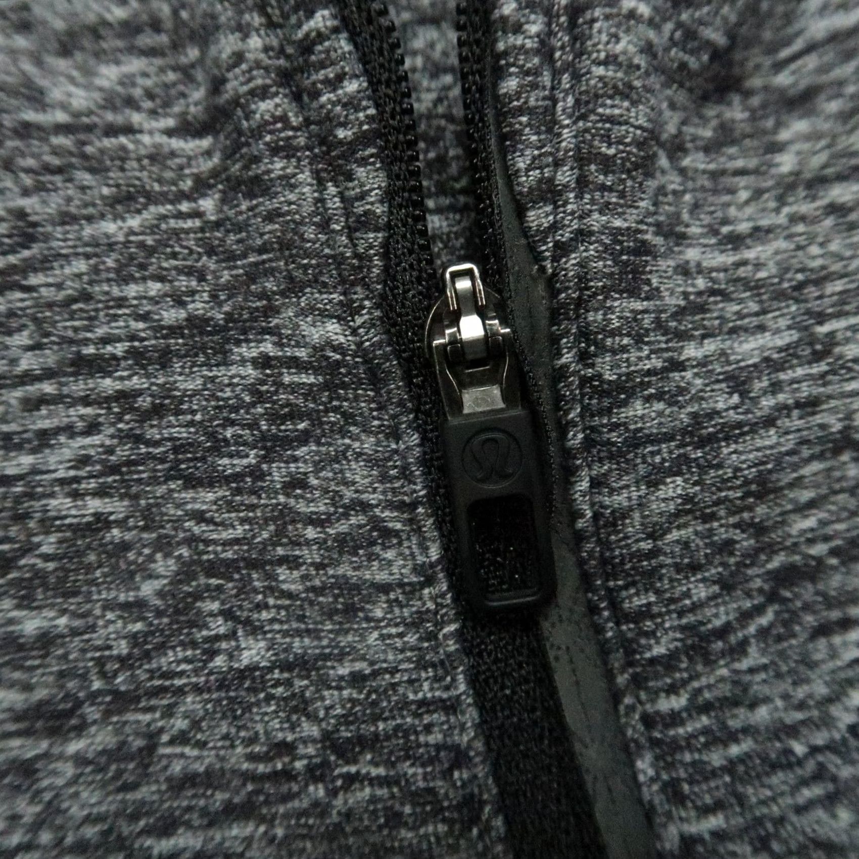 Lululemon Lululemon Pullover Mens Large Gray Surge Warm Half Zip Performance Heather Shirt Size US L / EU 52-54 / 3 - 3 Thumbnail