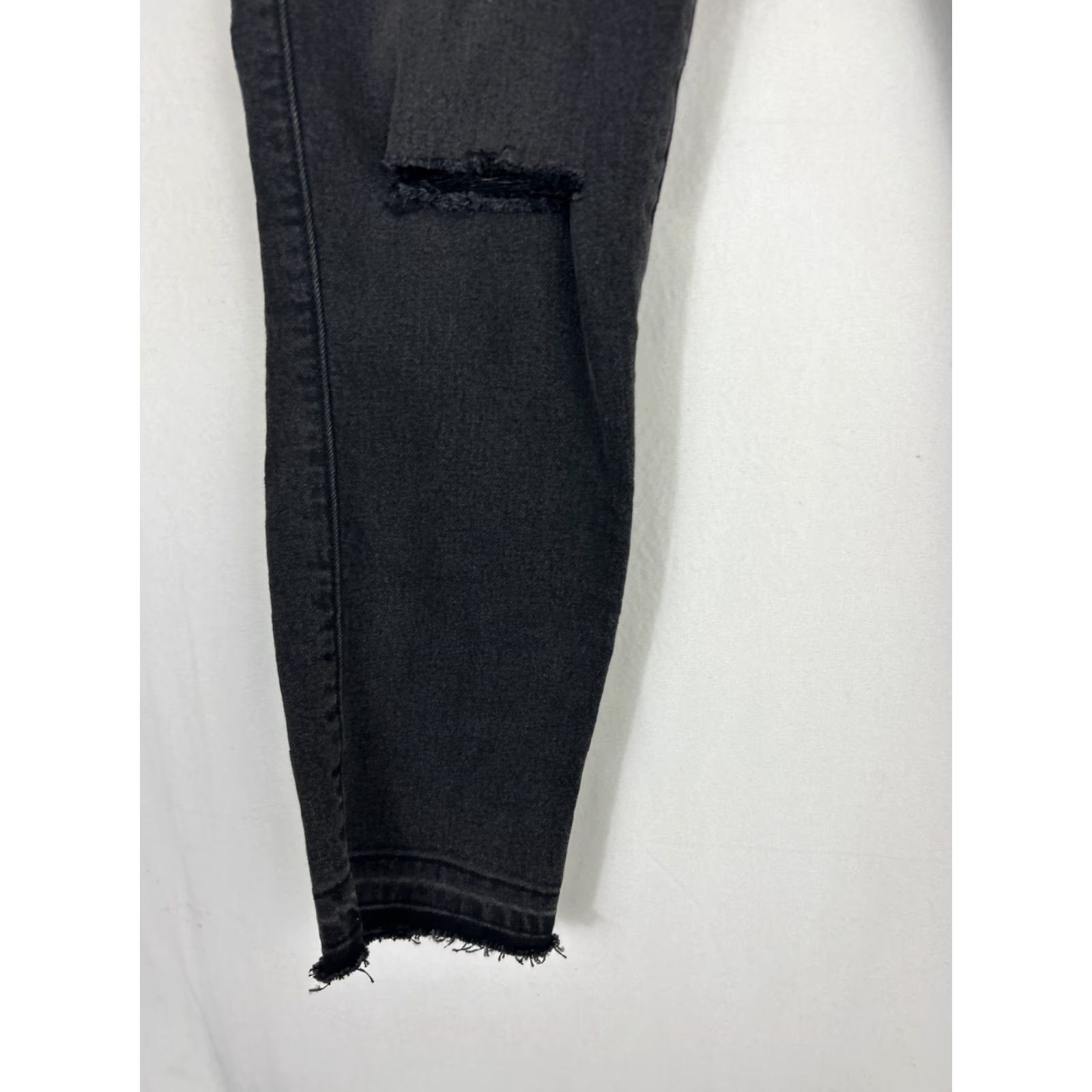 Abercrombie & Fitch Abercrombie & Fitch Jeans Ankle Women 12 Black Distressed Raw Hem 33x26 Fade Size 34" / US 12 / IT 48 - 3 Thumbnail
