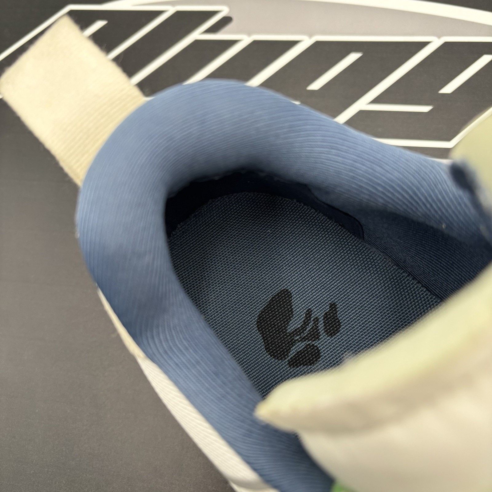 Off-White Off-White ODSY-1000 ' White, Green Spray Paint ' | GREAT! Size US 12 / EU 45 - 7 Thumbnail