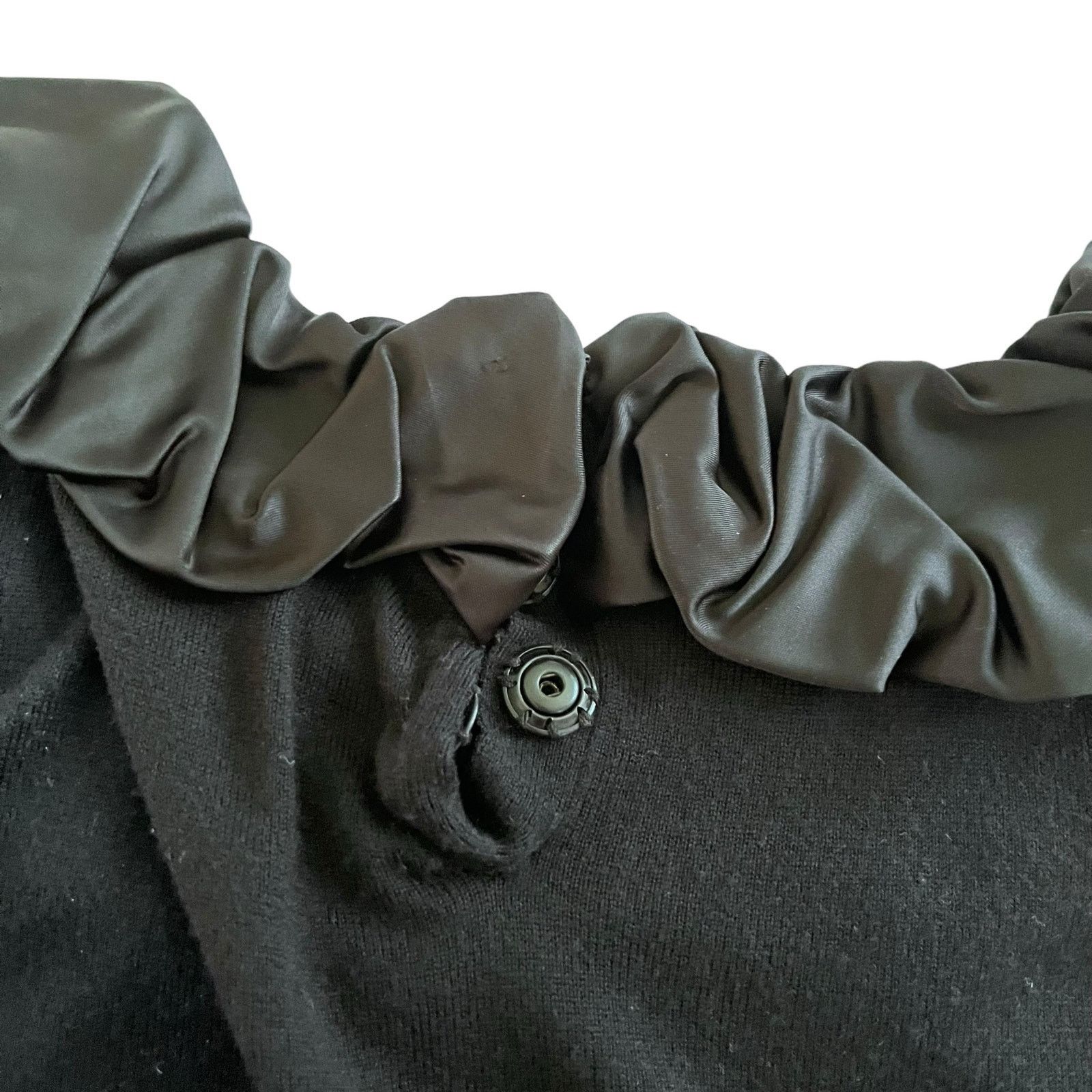 Burberry Burberry London Black Cashmere Satin Ruffle Collar Sweater Size S / US 4 / IT 40 - 6 Thumbnail