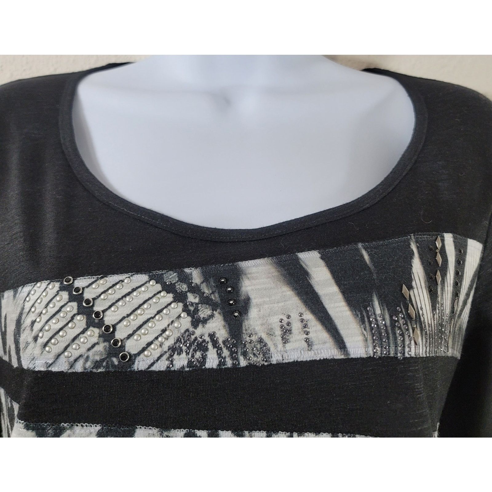 Chicos Chico's Black Gray Animal Print Beading Top 1 Medium NWOT Size M / US 6-8 / IT 42-44 - 2 Thumbnail
